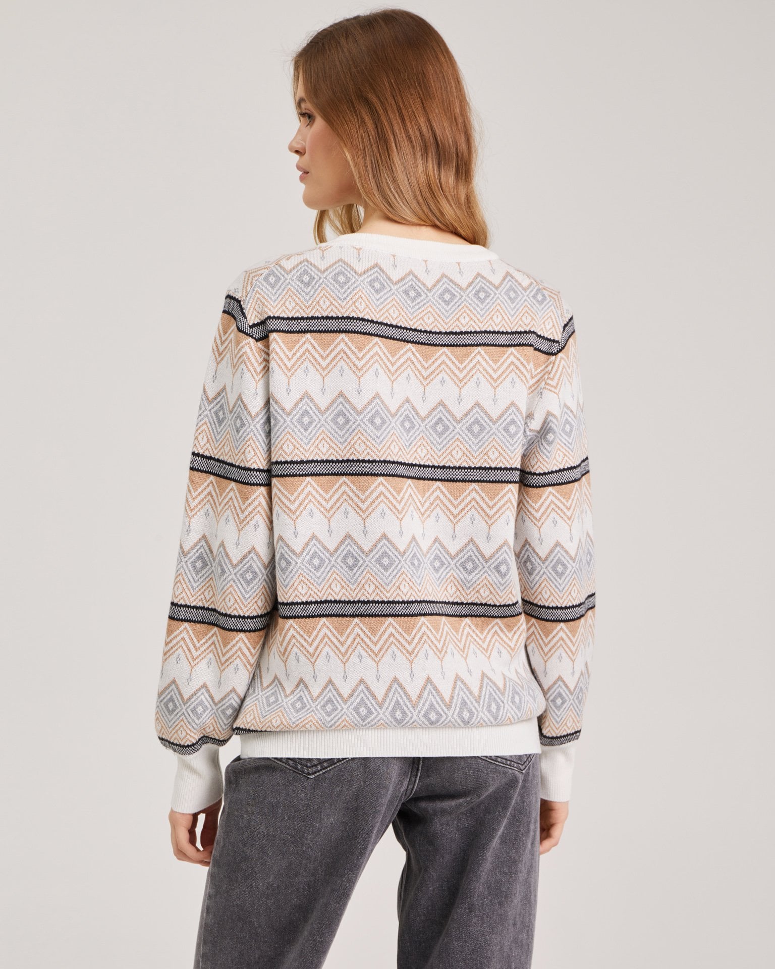 Jumper with geometric patterns