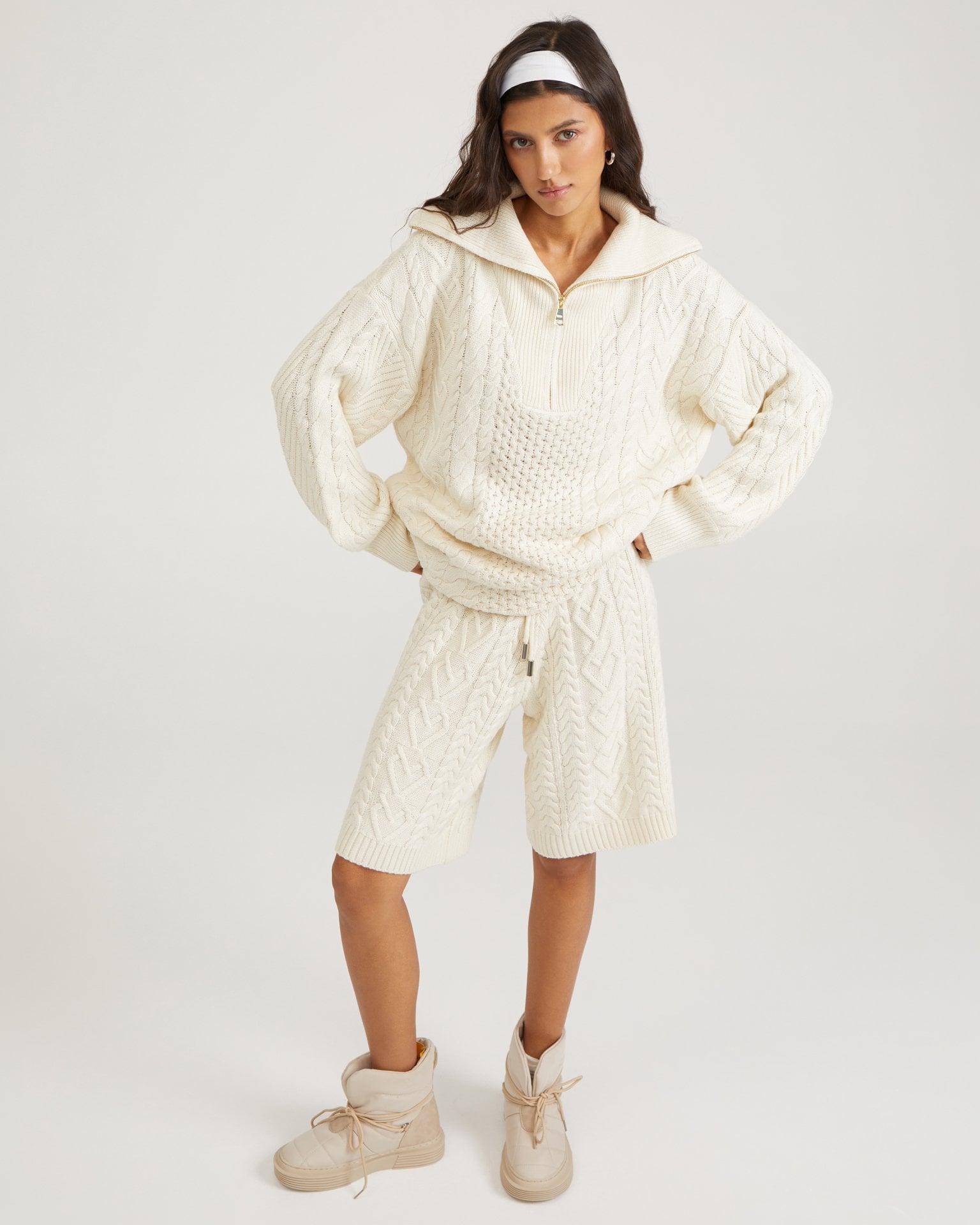 Milk-coloured sweater with zip collar