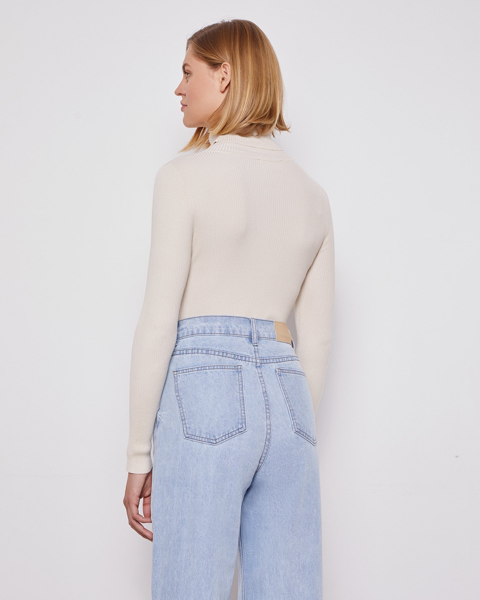 Long-sleeved turtleneck