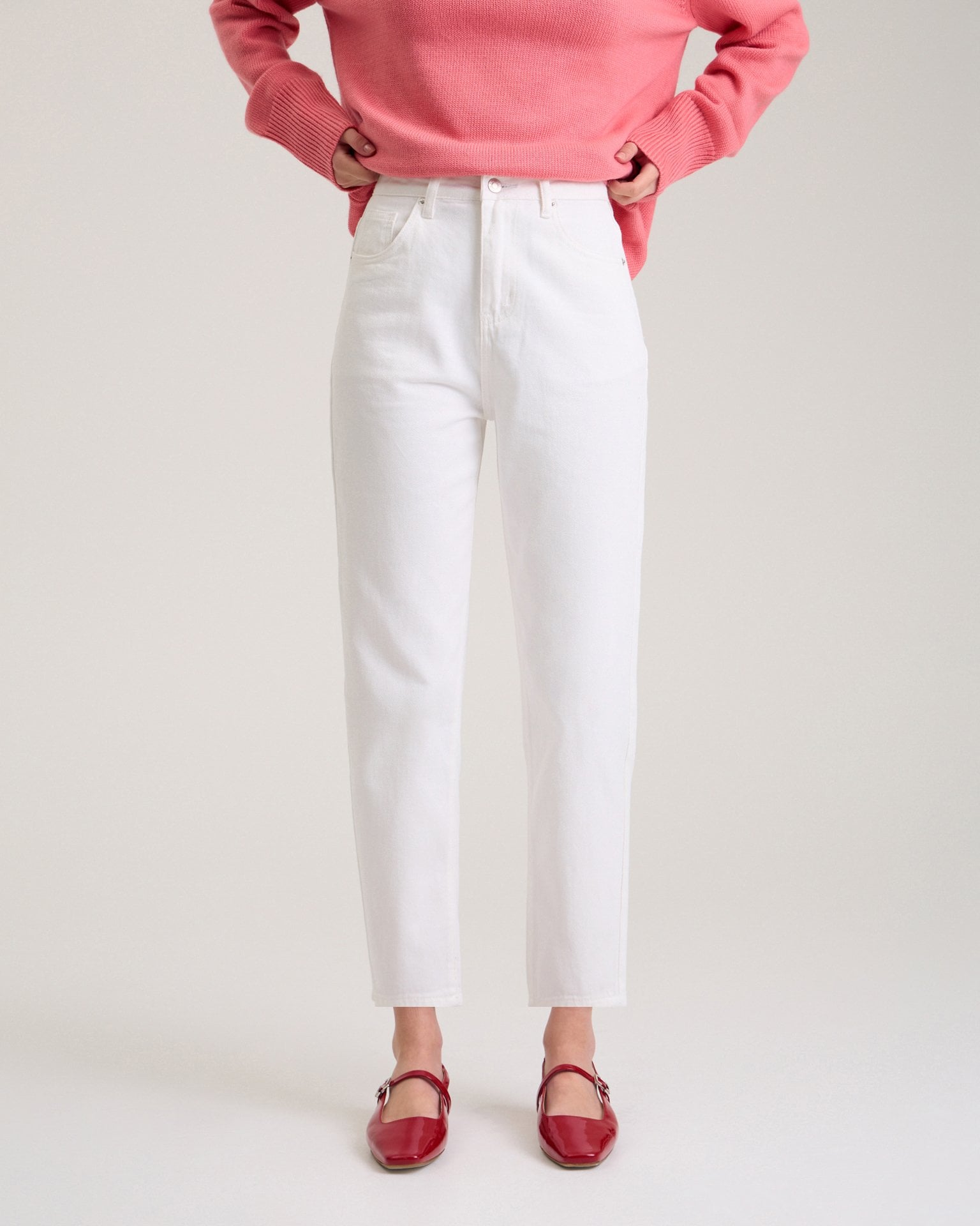 White cropped jeans