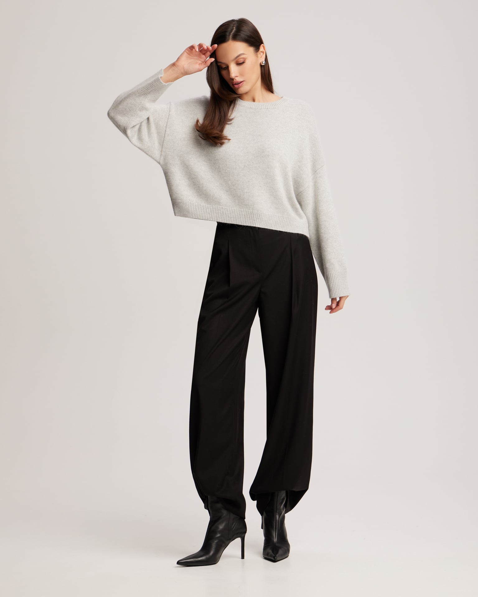 Cropped jumper in grey