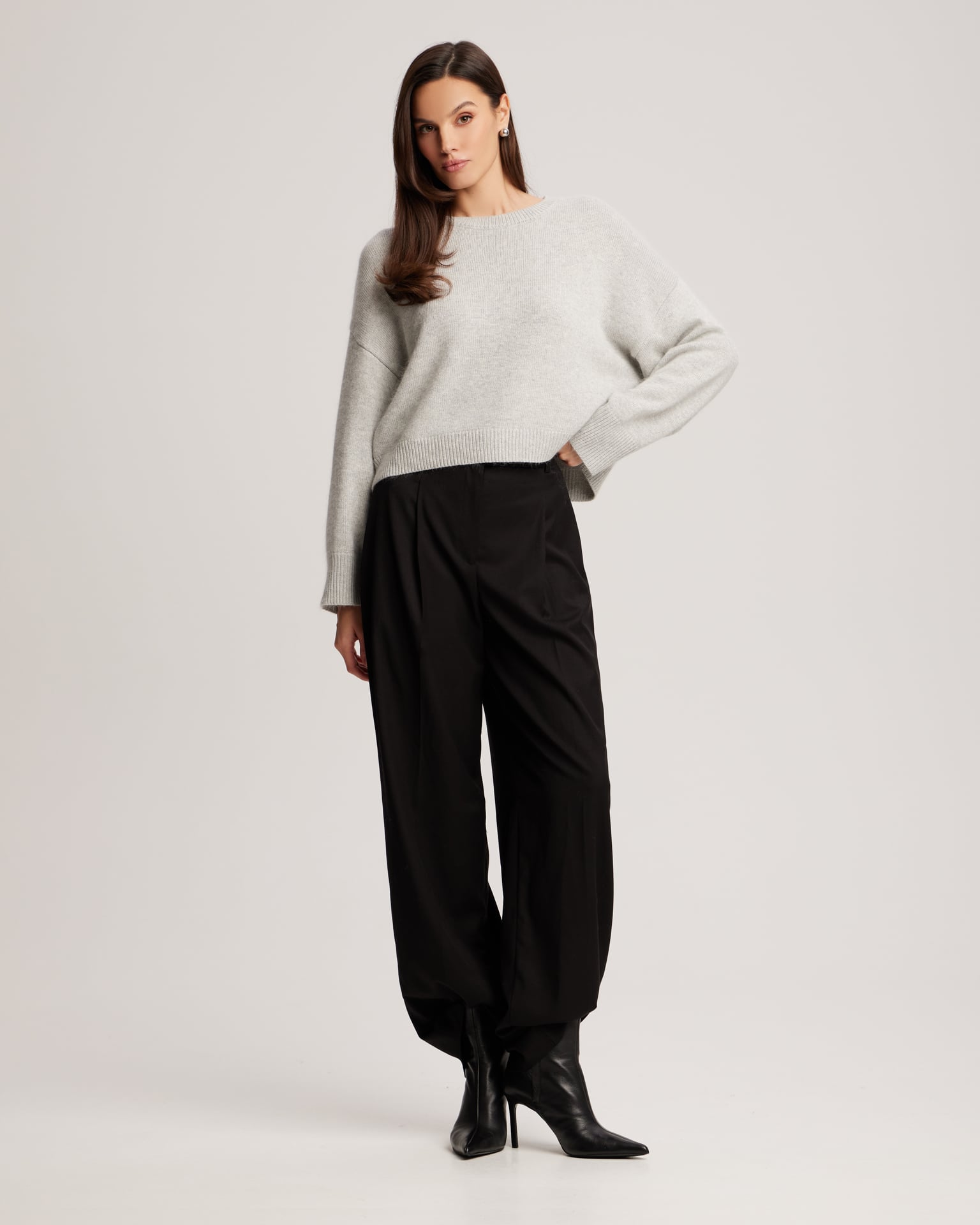 Cropped jumper in grey