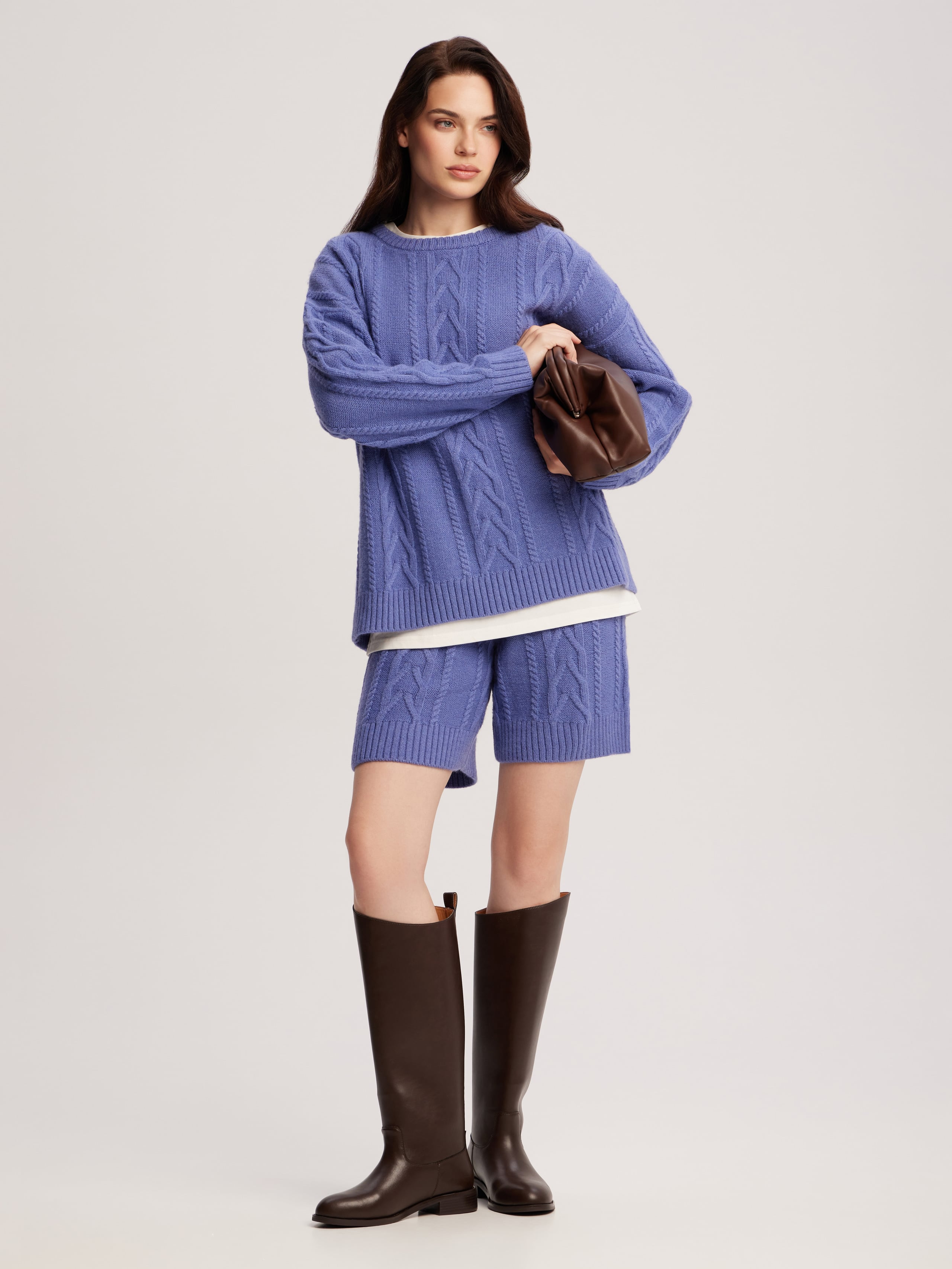 Knitted suit with shorts