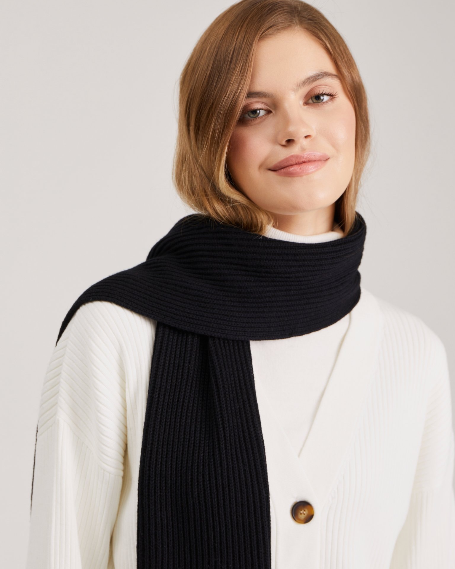 Black scarf, Black — photo 4