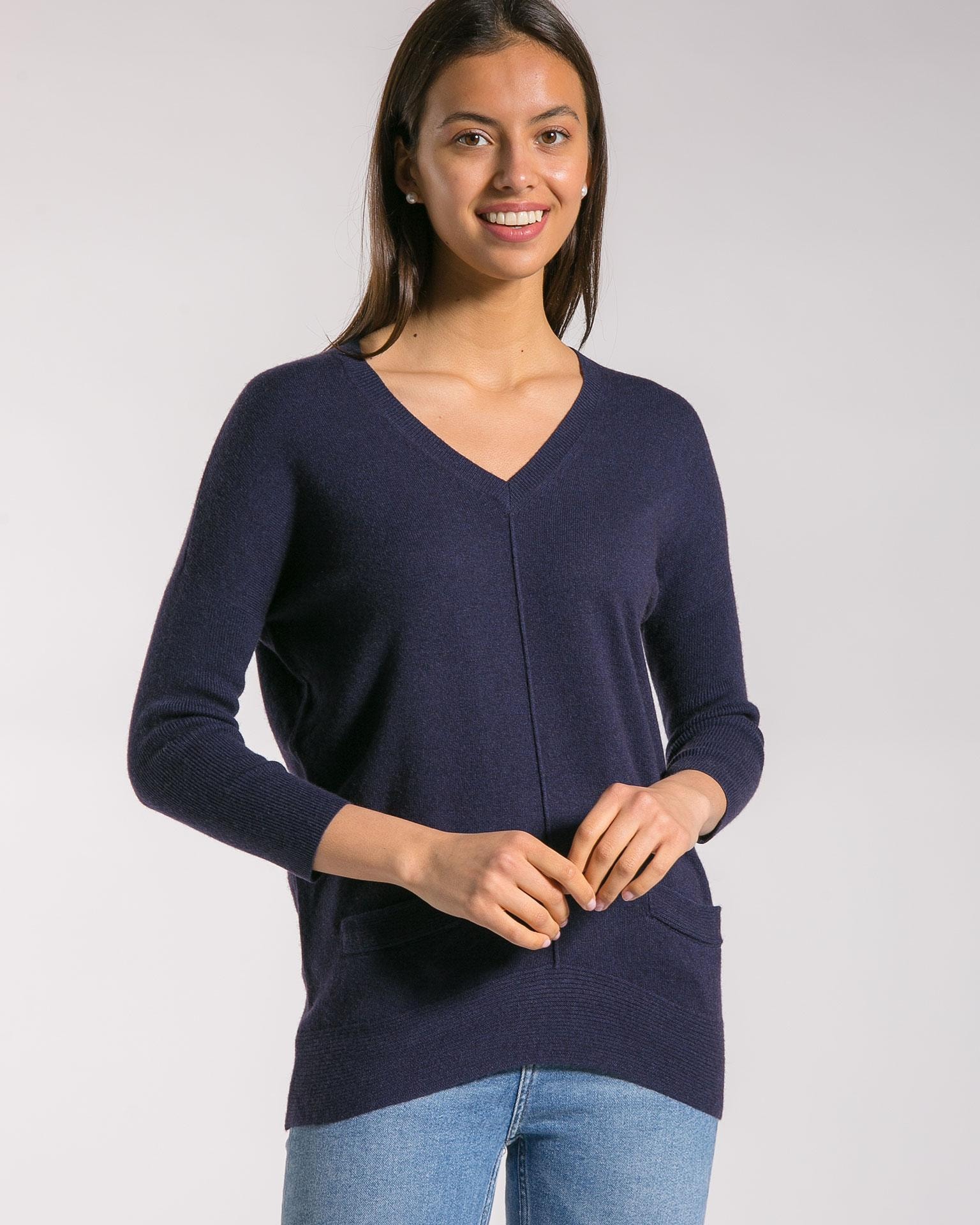 A minimalist cashmere jumper with patch pockets and an elongated back, Navy — photo 2