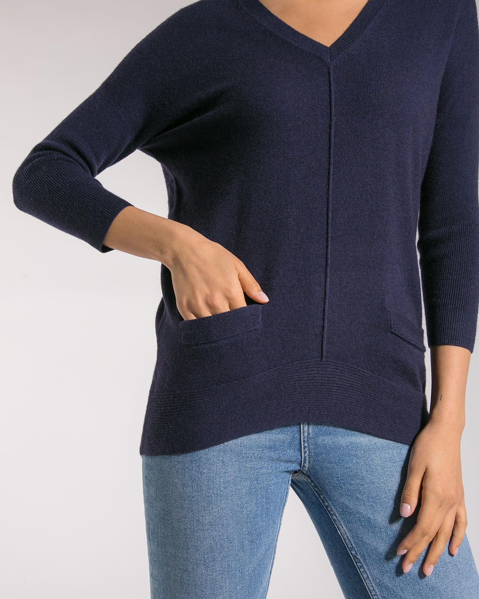 A minimalist cashmere jumper with patch pockets and an elongated back, Navy — photo 3
