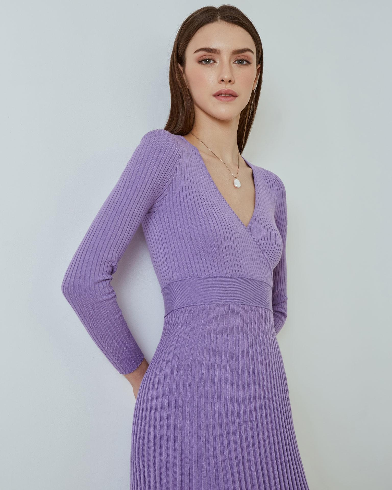 Lavender-coloured dress, Lavender