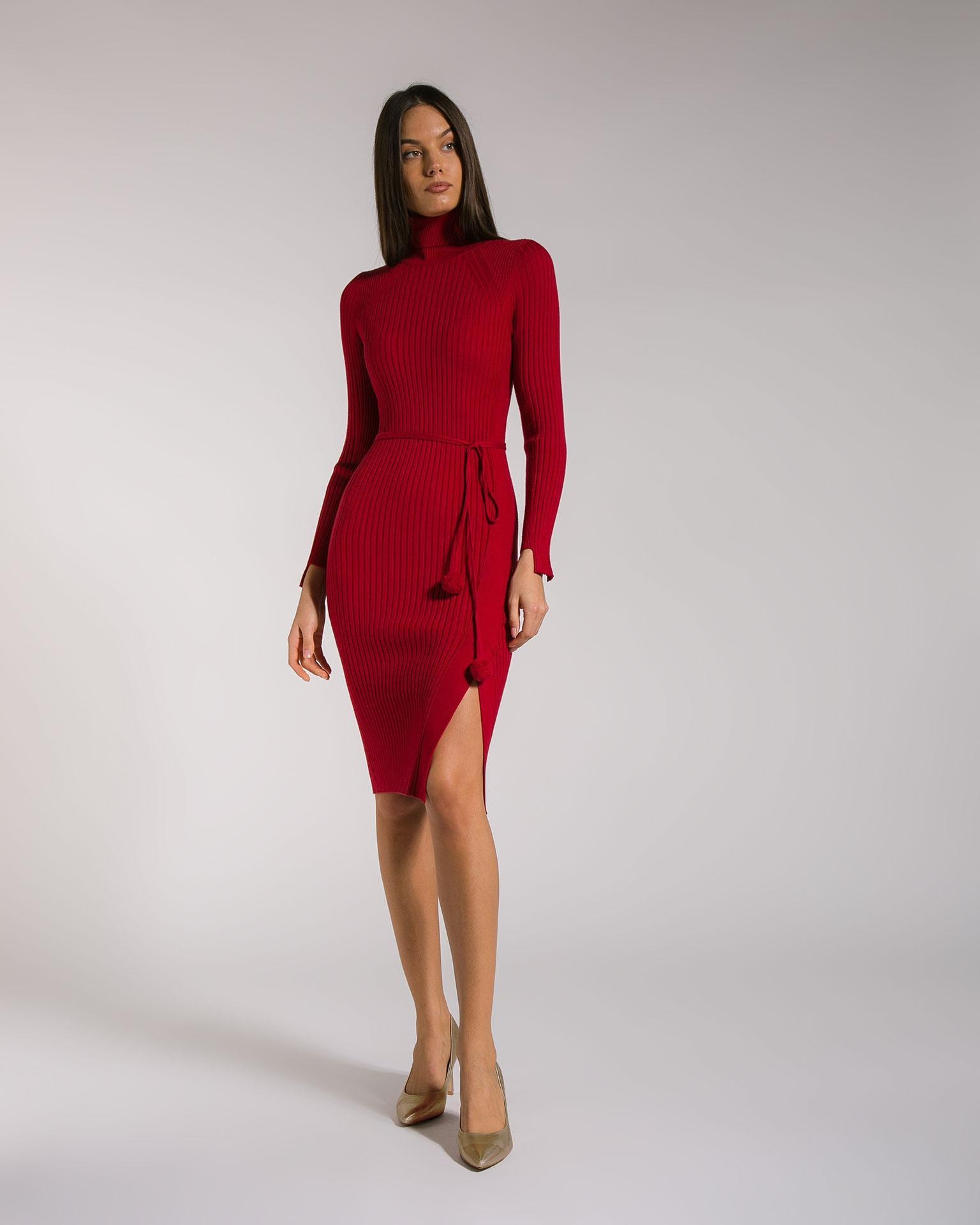 Dress with a skirt slit, Wine