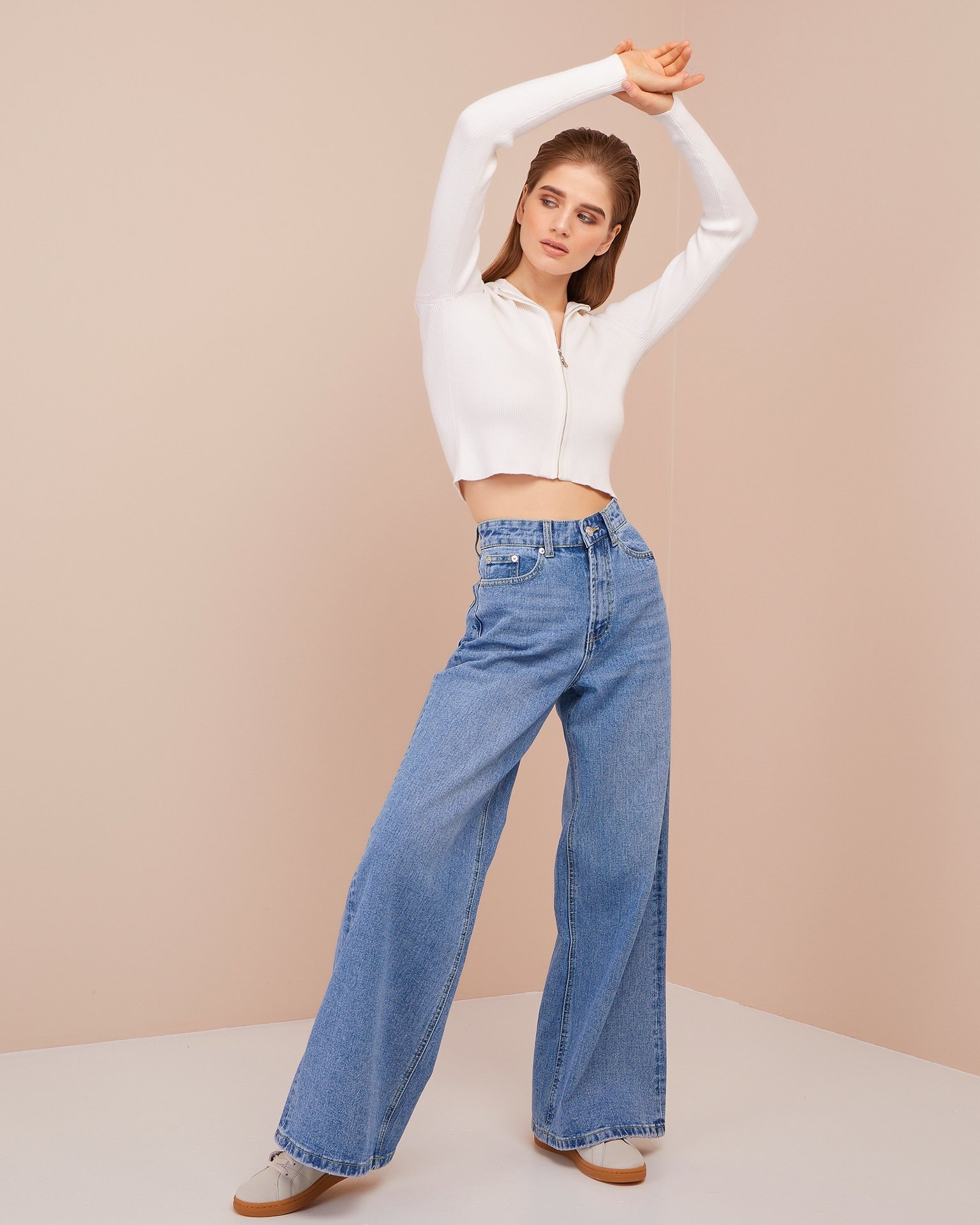 Wide blue jeans, Blue