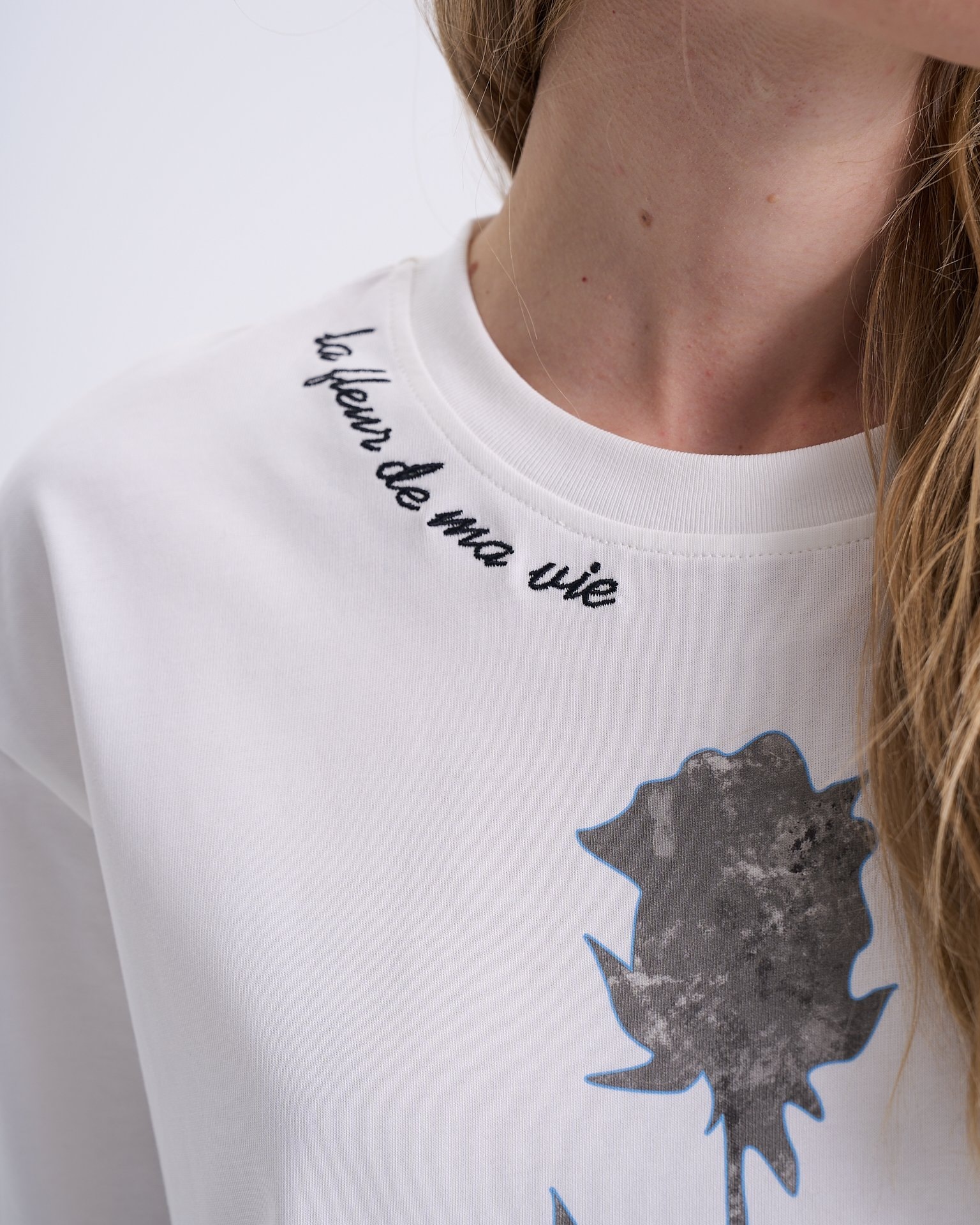 T-shirt with La fleur de ma vie embroidery, White — photo 7