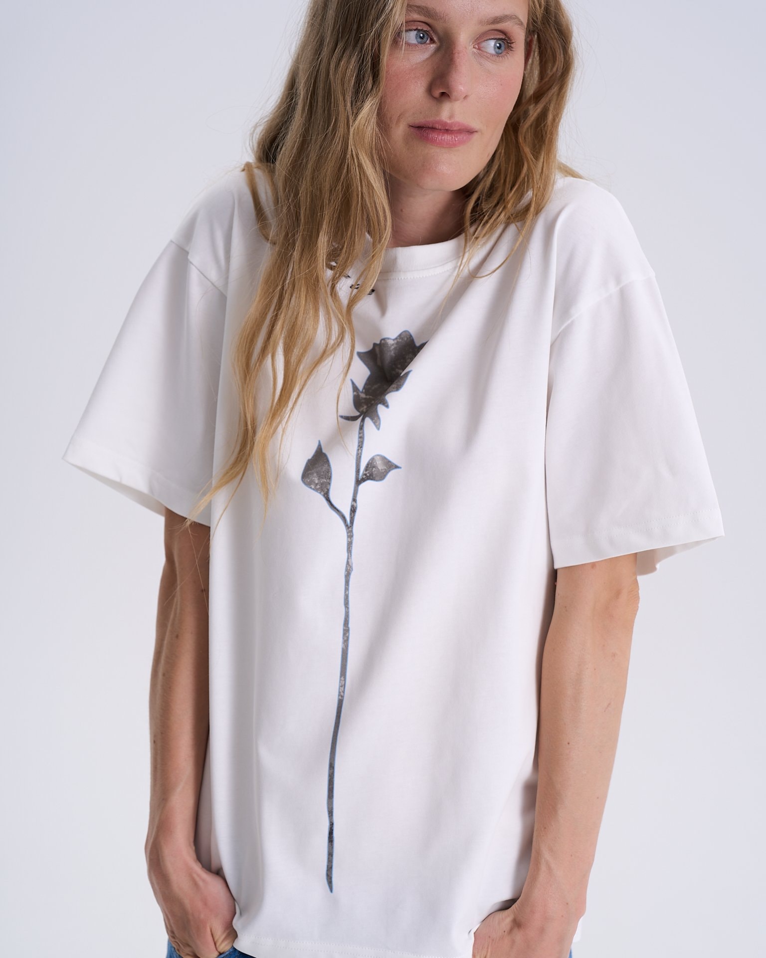 T-shirt with La fleur de ma vie embroidery, White — photo 6