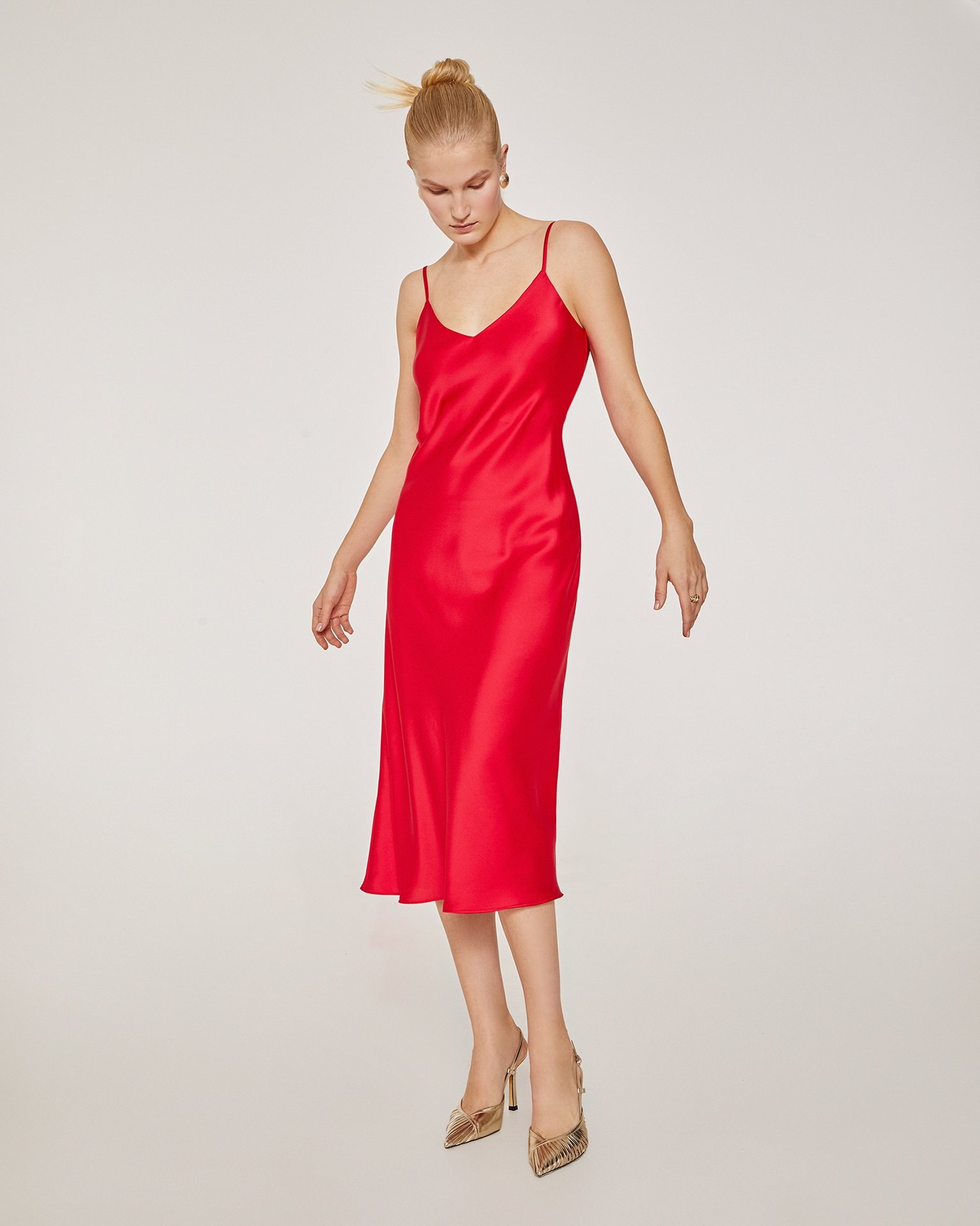 Red strappy dress, Red