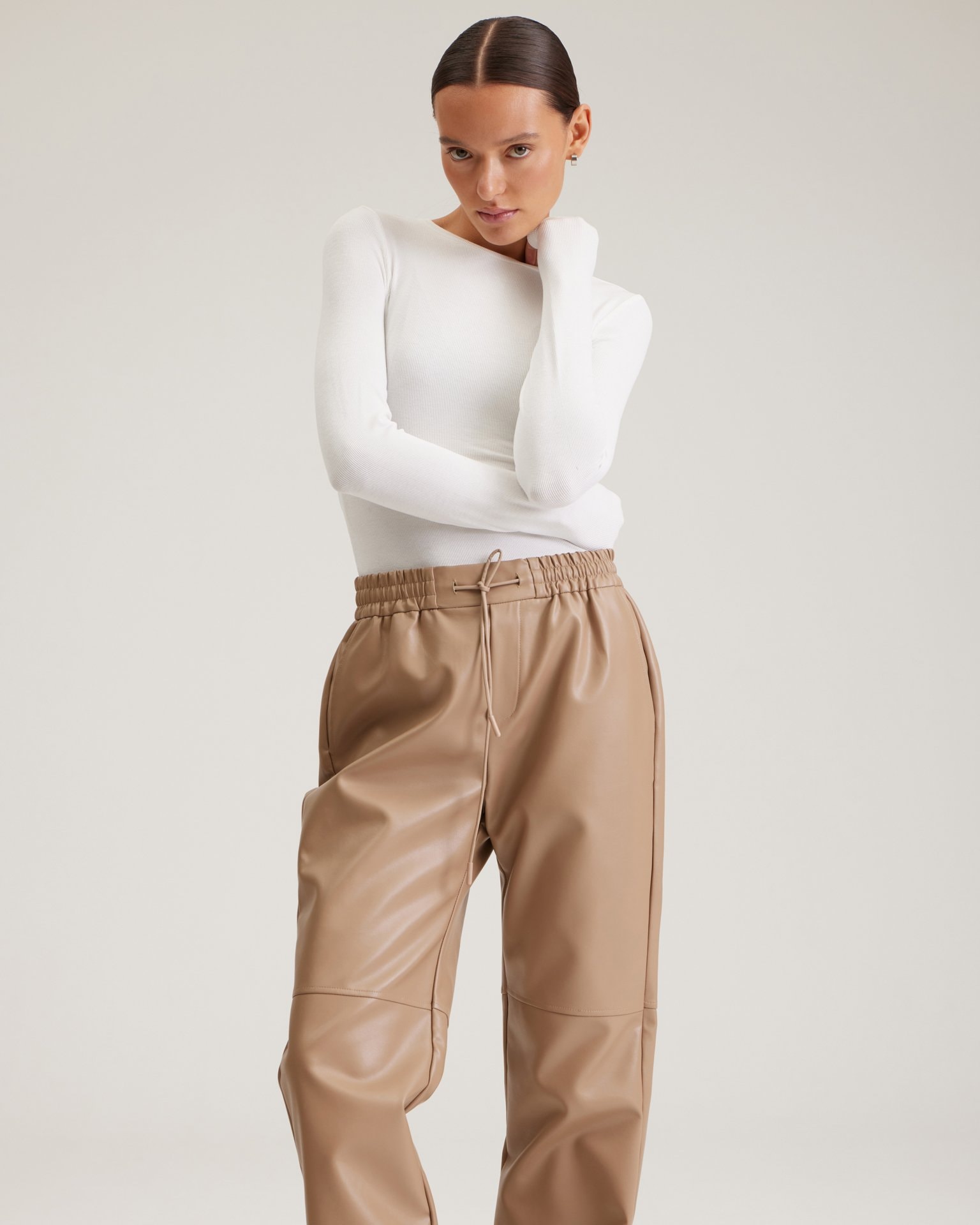 Coffee-coloured faux leather trousers, Beige — photo 5
