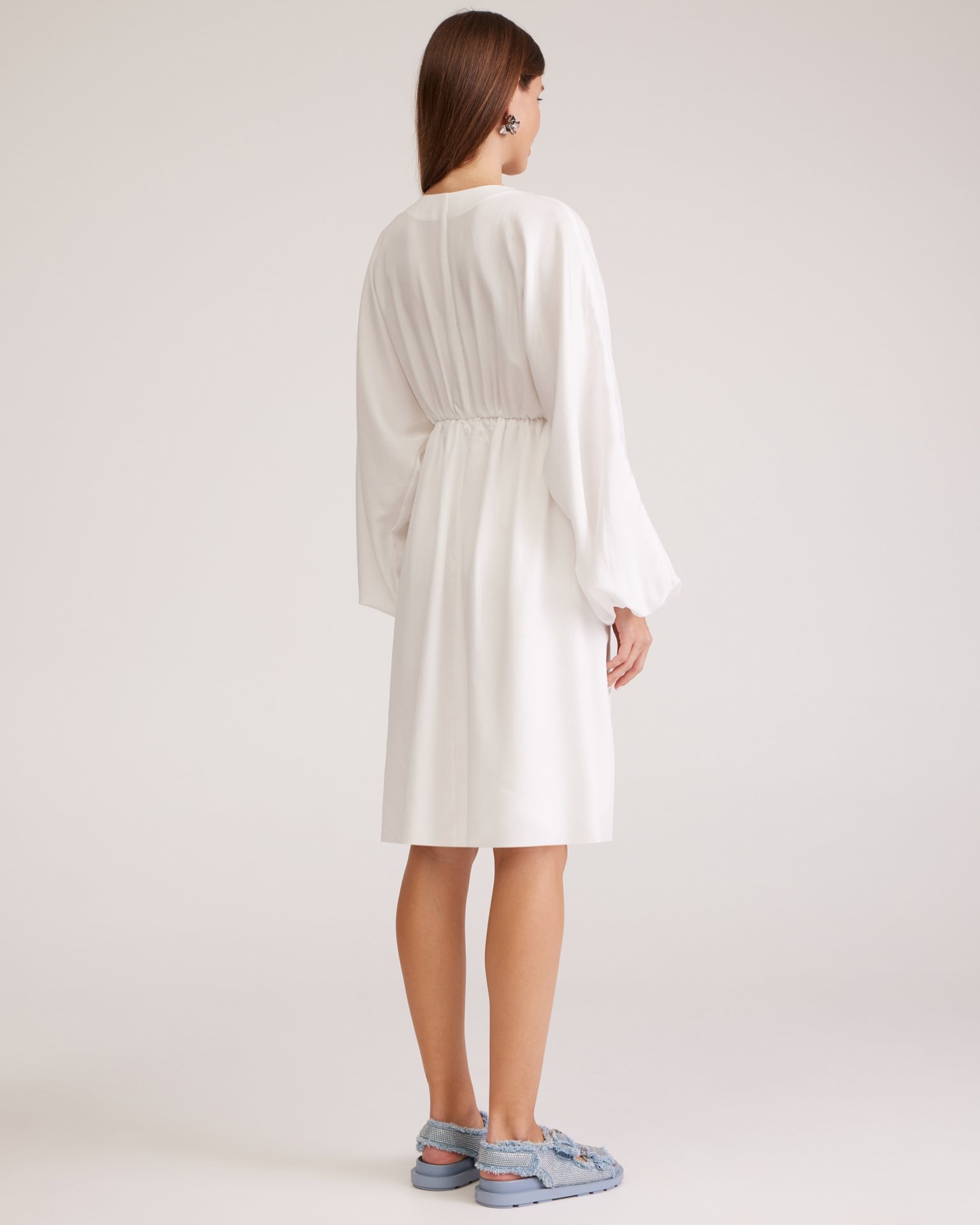 White Dress, White — photo 3