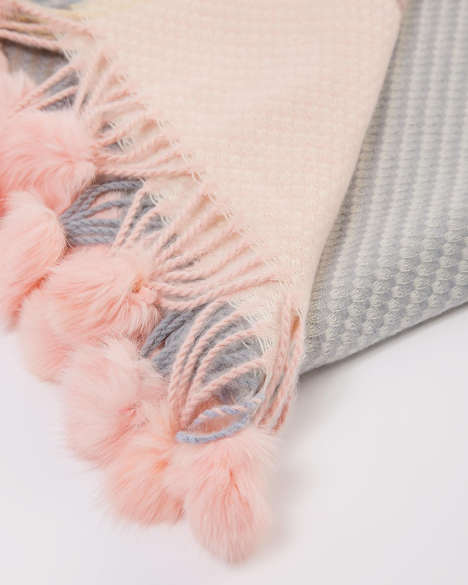 Scarf with pom-poms on the tassels, Pink
