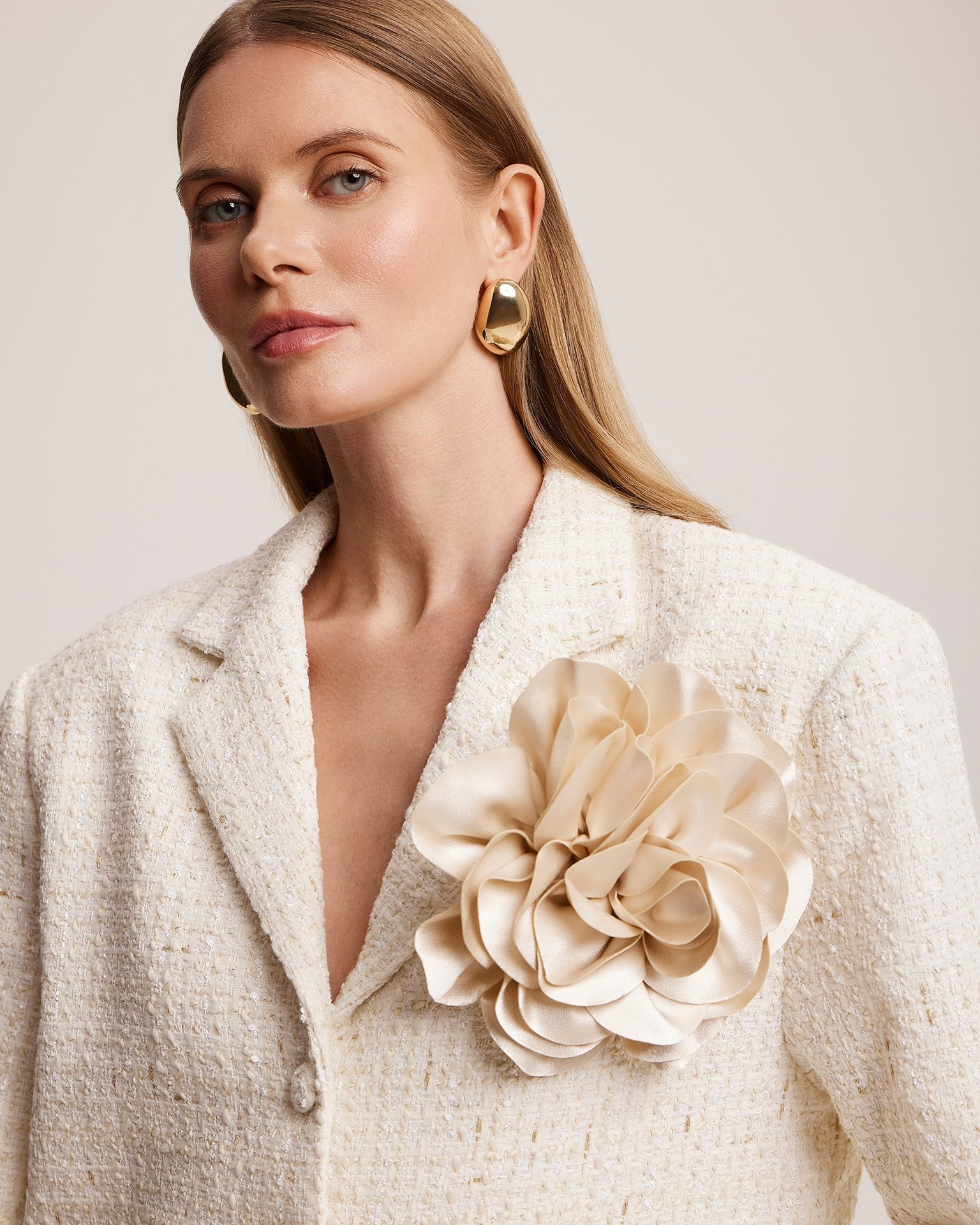 Flower brooch, Light Beige