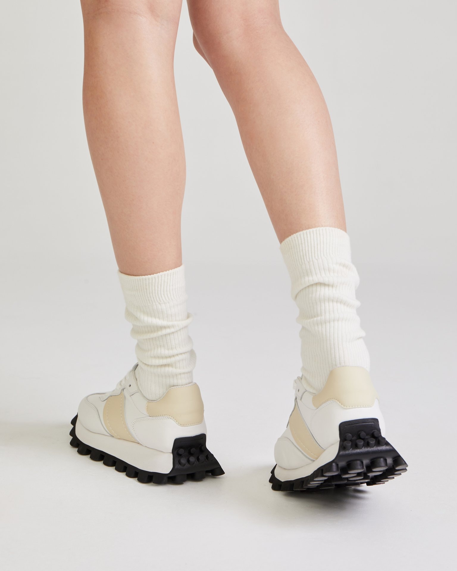 White trainers, White — photo 4
