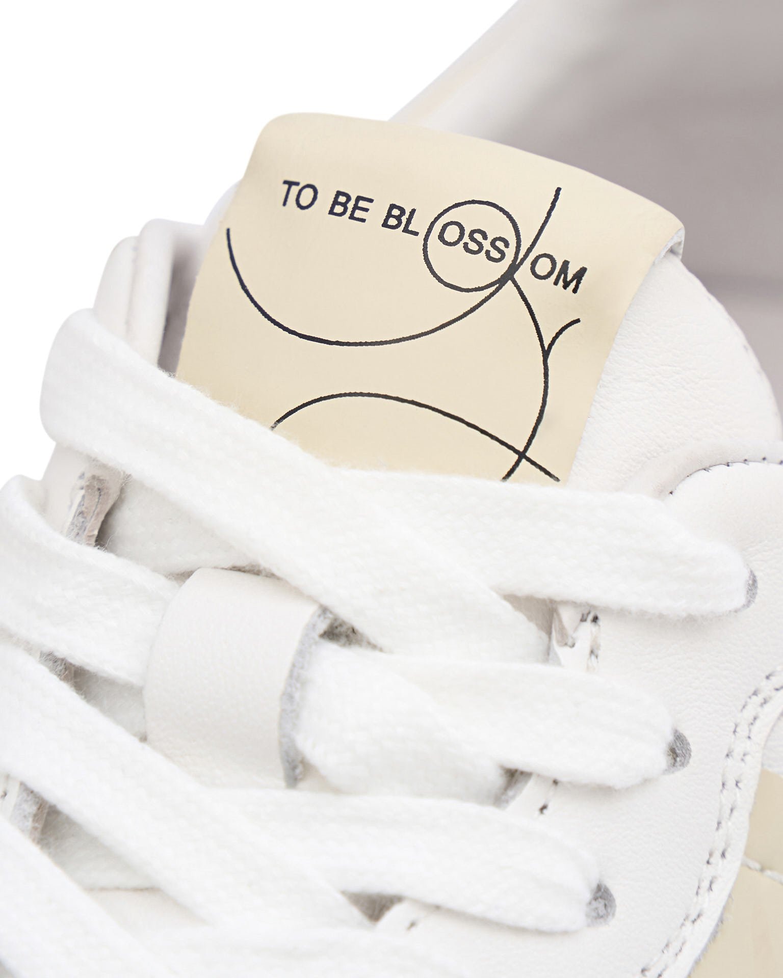 White trainers, White — photo 7