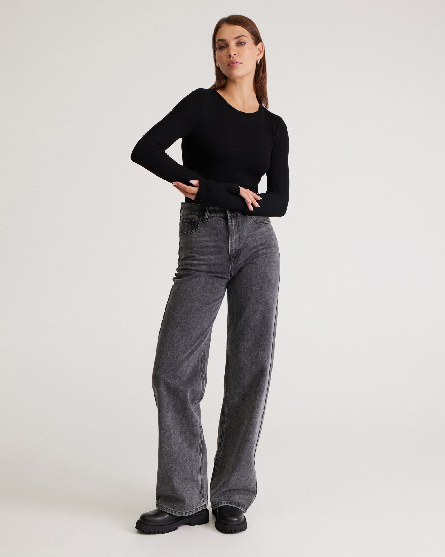 A black basic longsleeve, Black