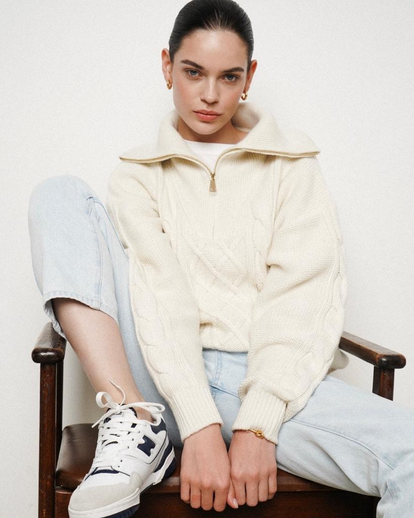 Jumper with a collar, White