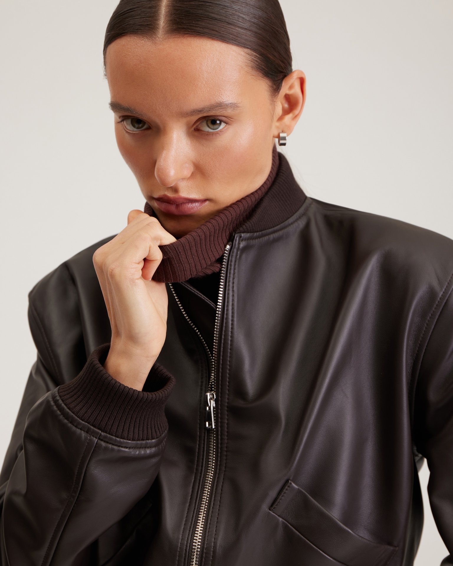 A chocolate leather bomber jacket, Brown — photo 7
