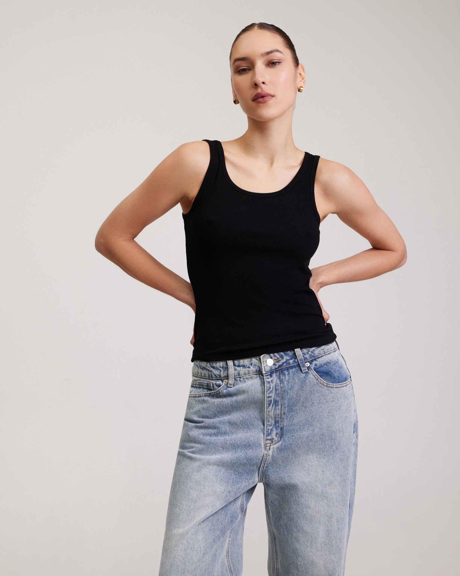 Essential Vest, Black — photo 6