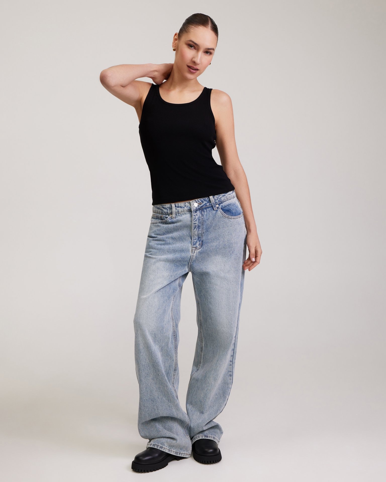 Essential Vest, Black — photo 5