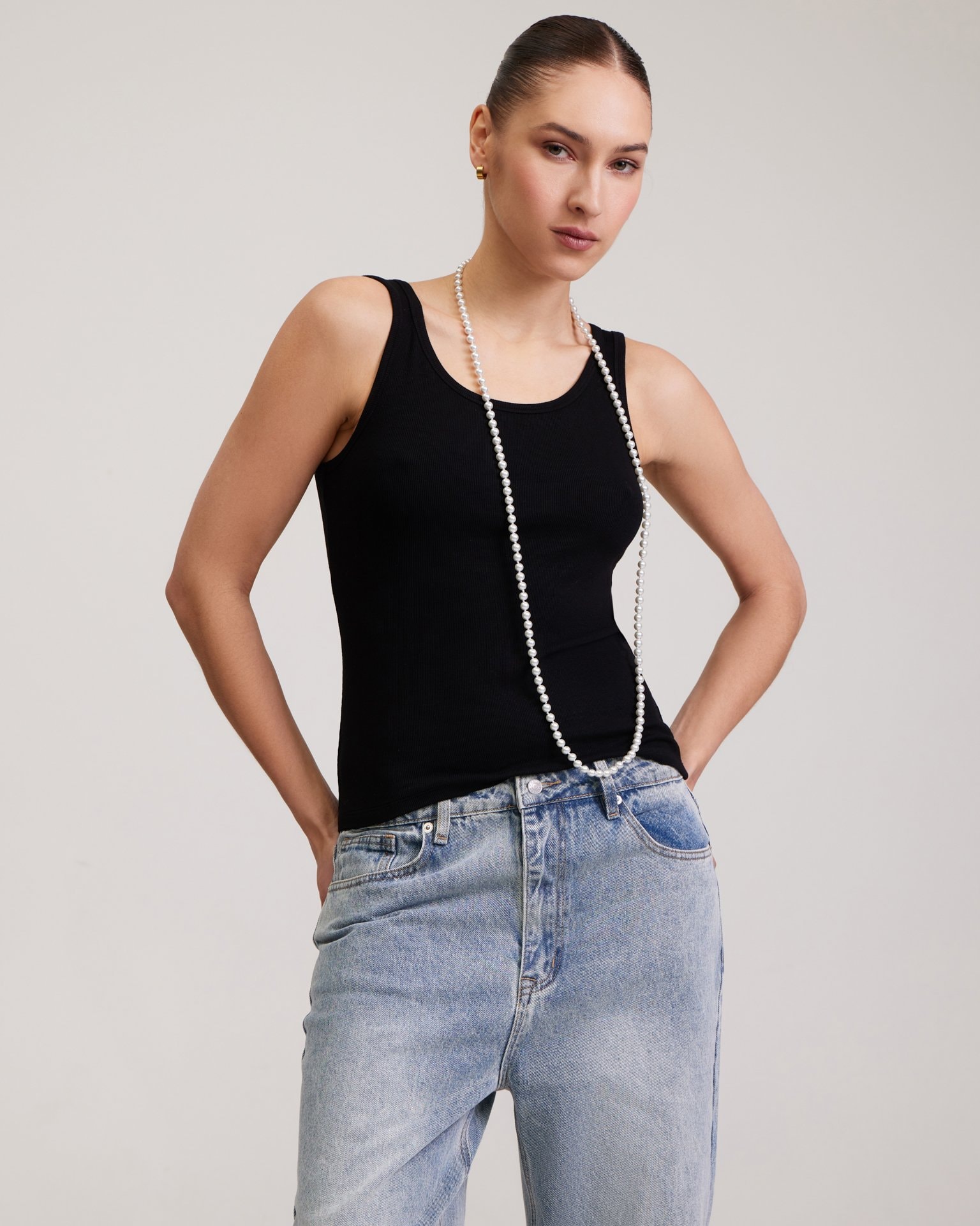 Essential Vest, Black — photo 2