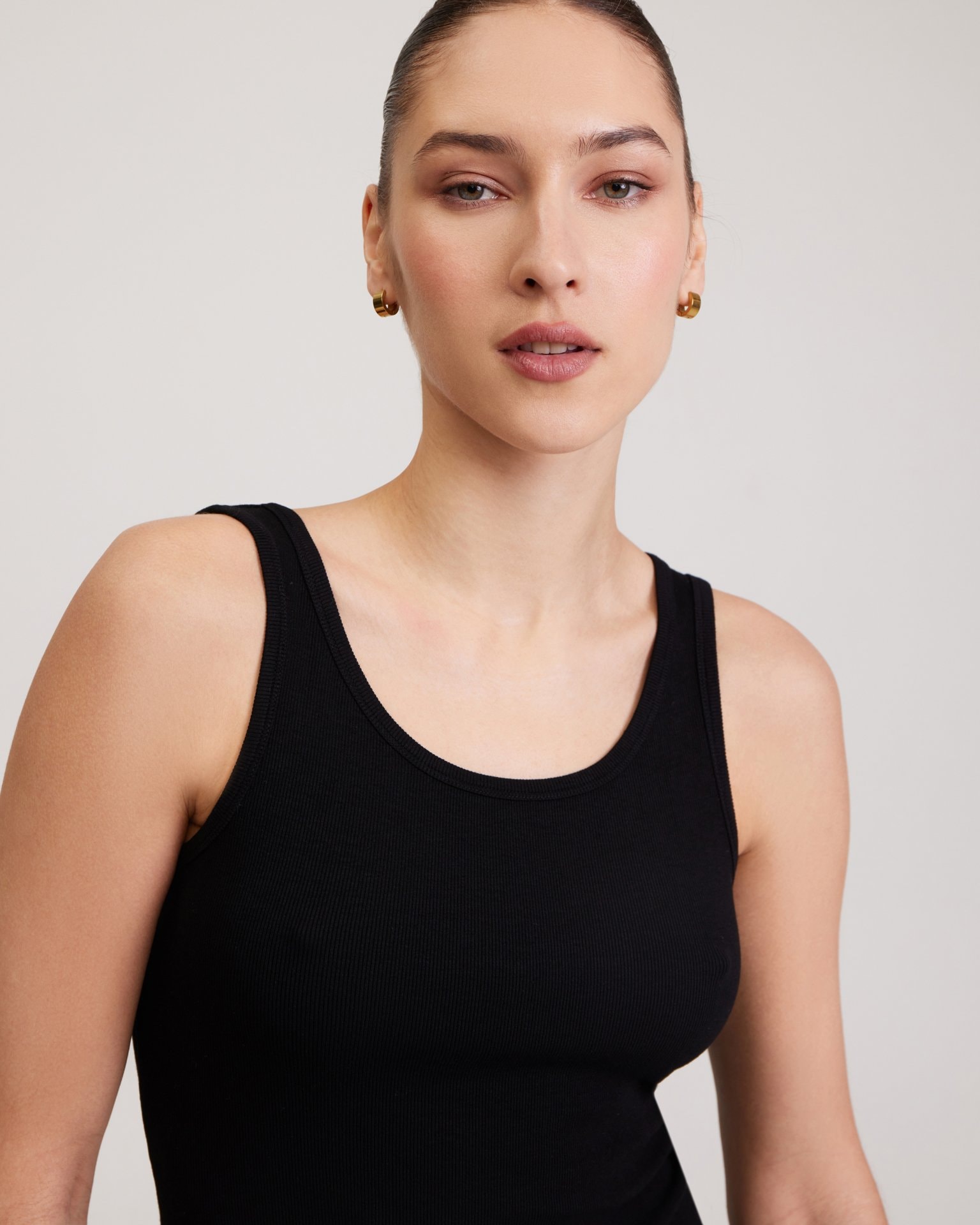 Essential Vest, Black — photo 7