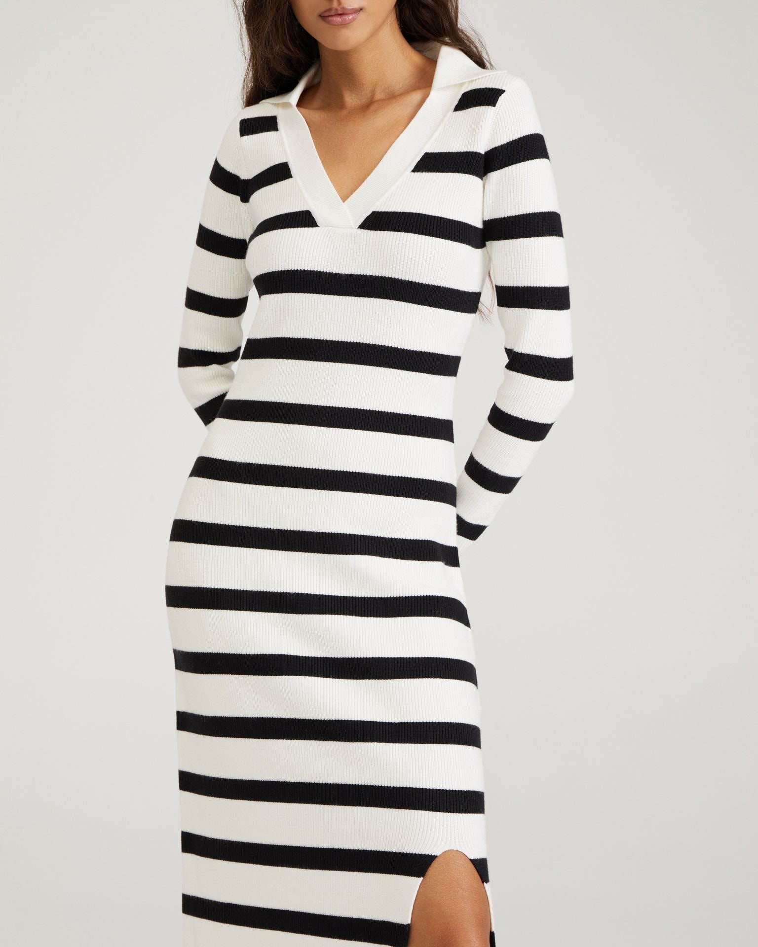 Knitted dress with a slit, White