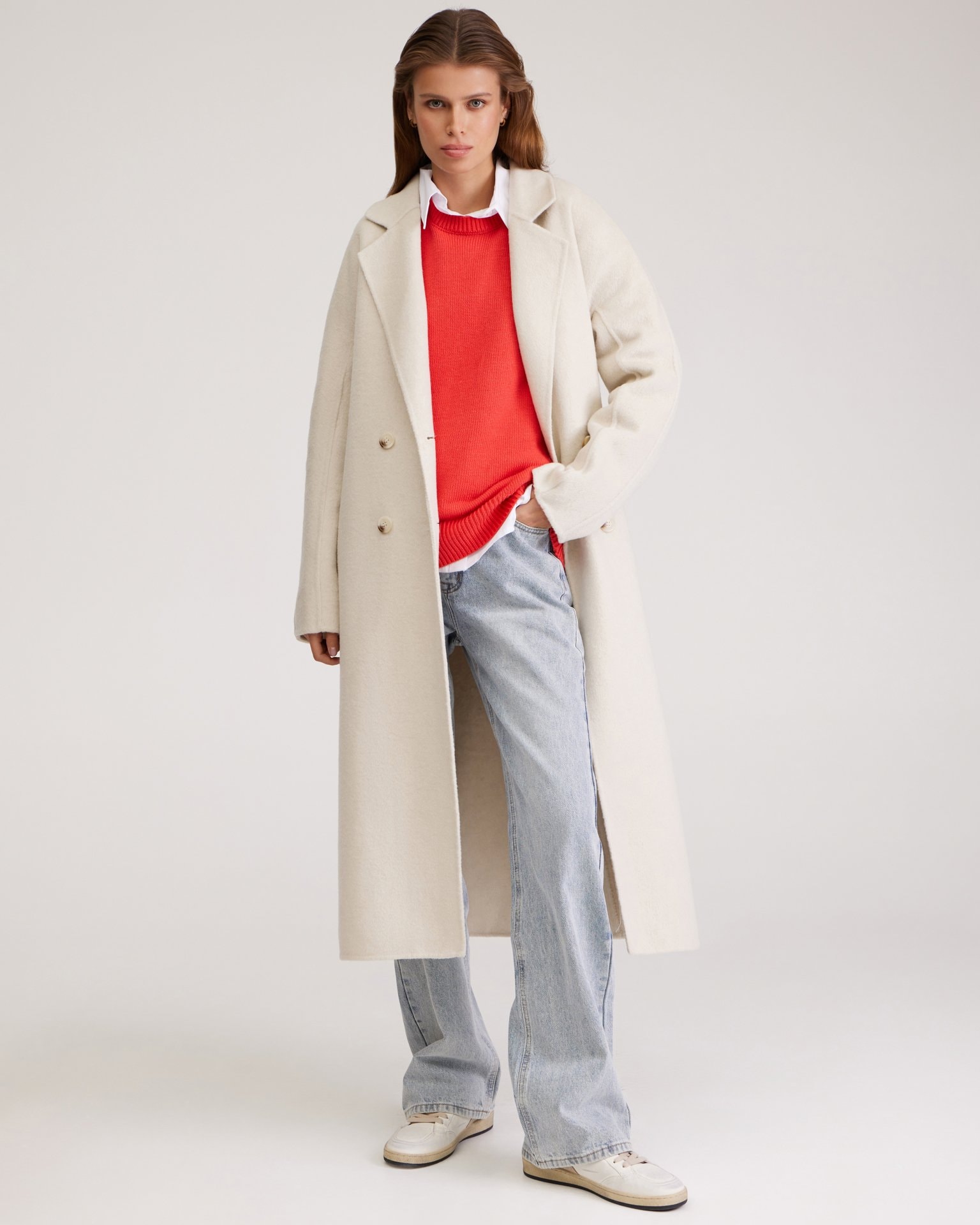 Coat with a raglan sleeve, White