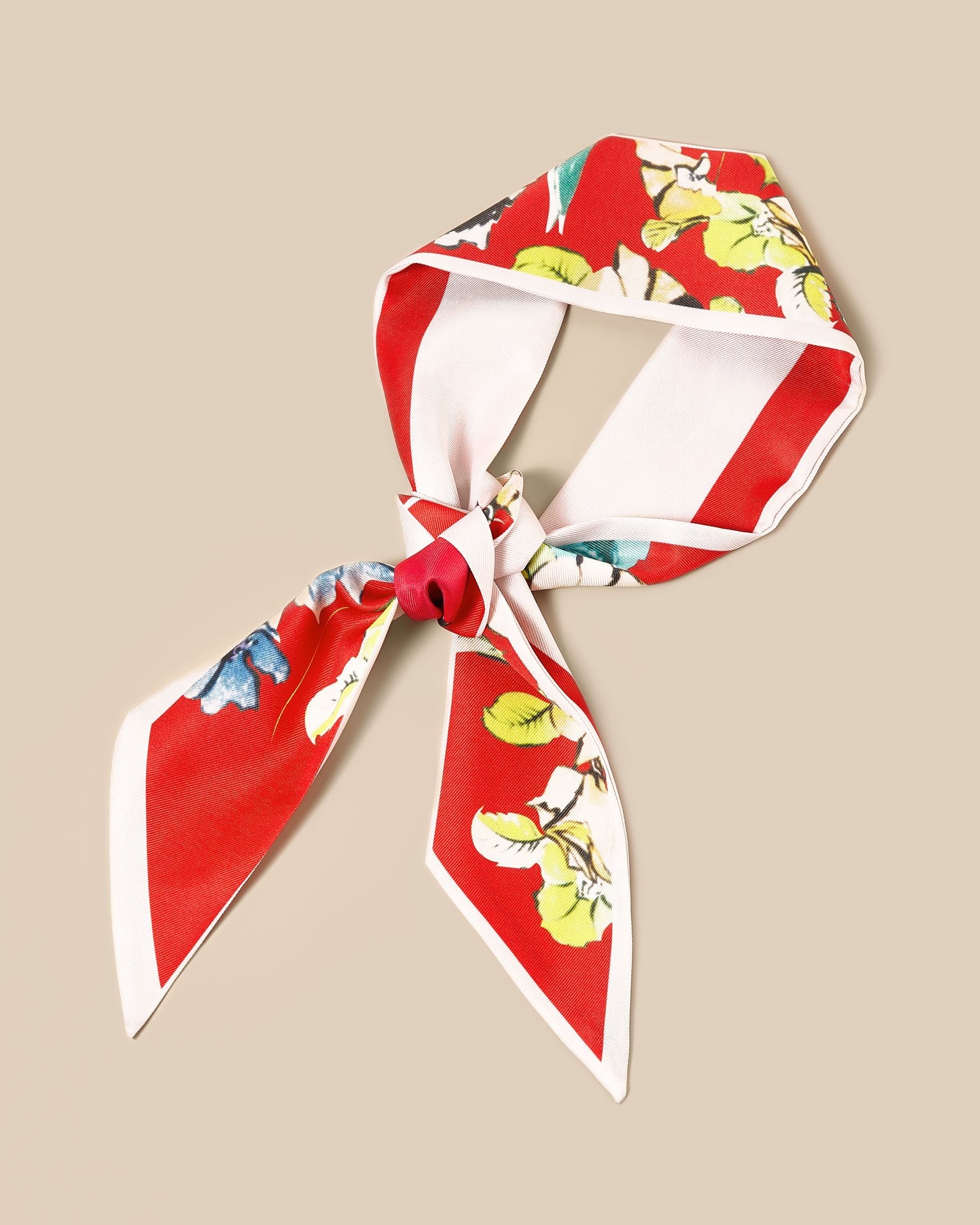 Red and white scarf, Red
