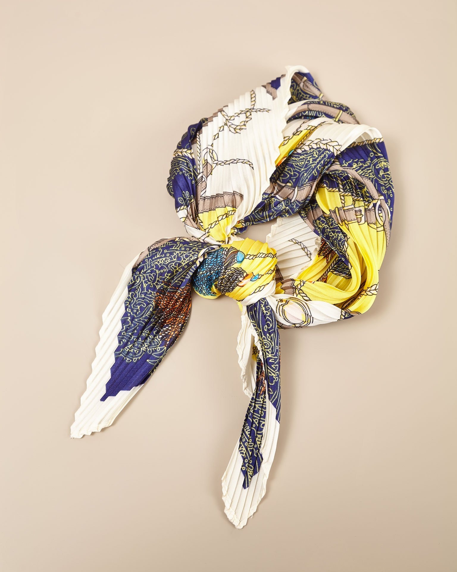 Pleated scarf, Yellow