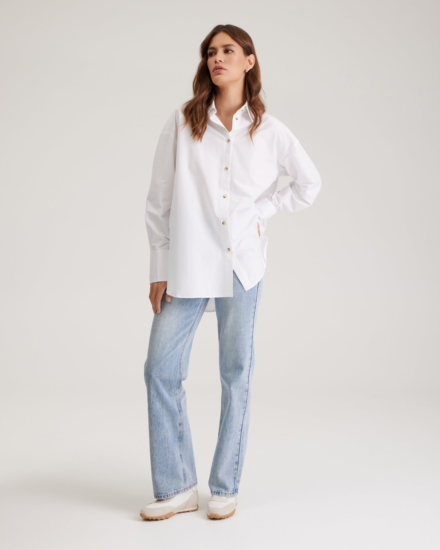 A straight-cut white shirt, White — photo 5