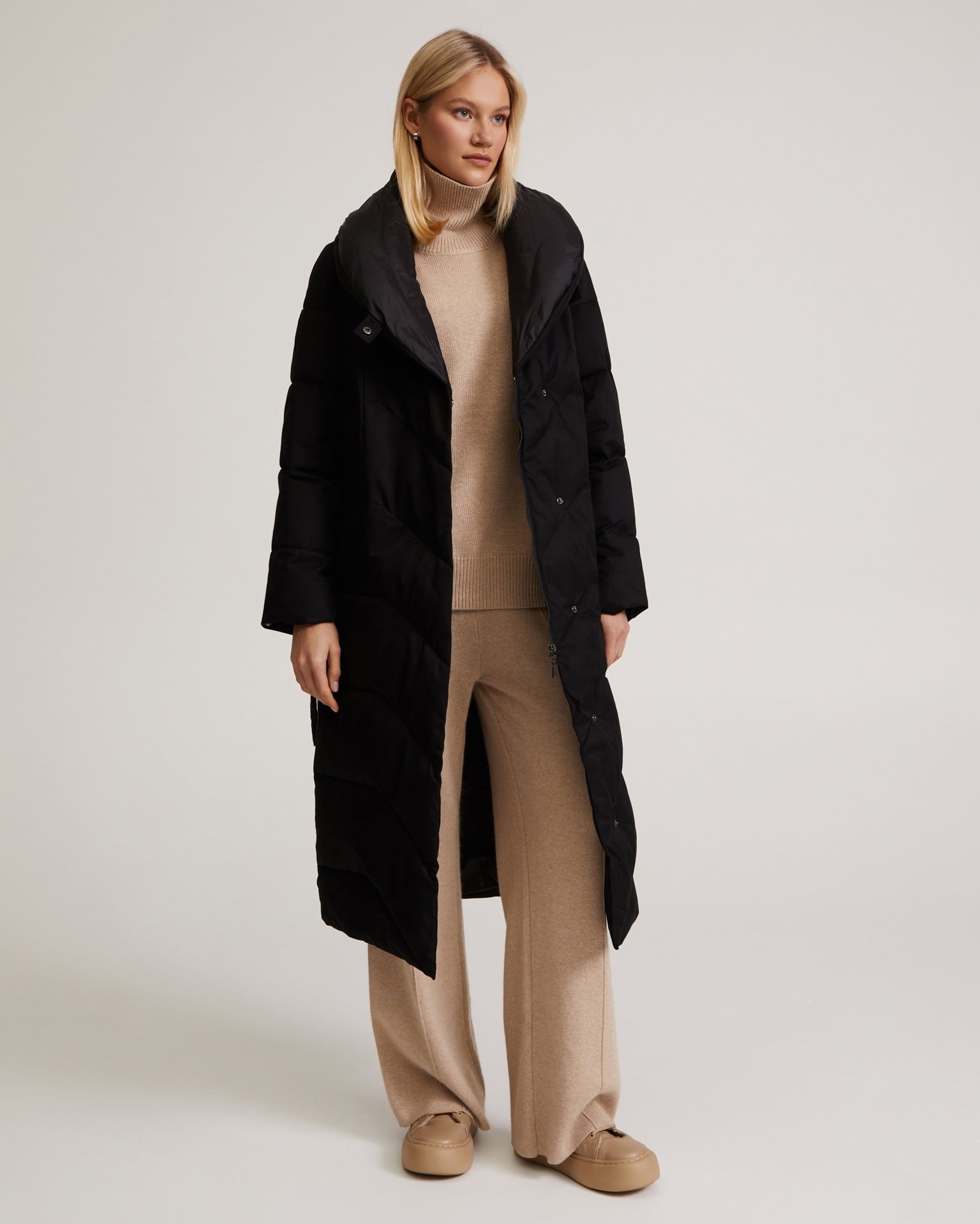 Belted Puffer Coat in Black, Black