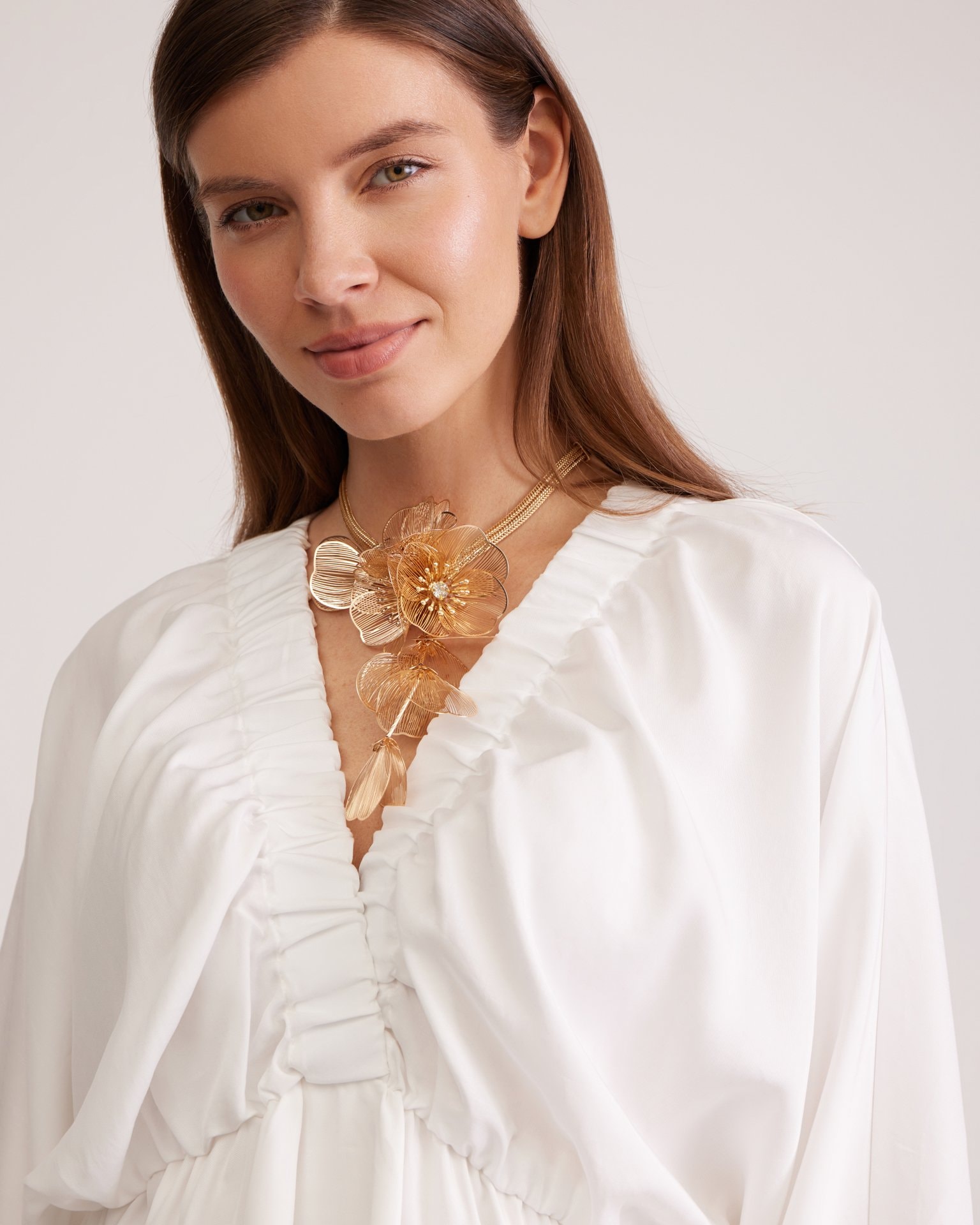 Floral choker, Gold