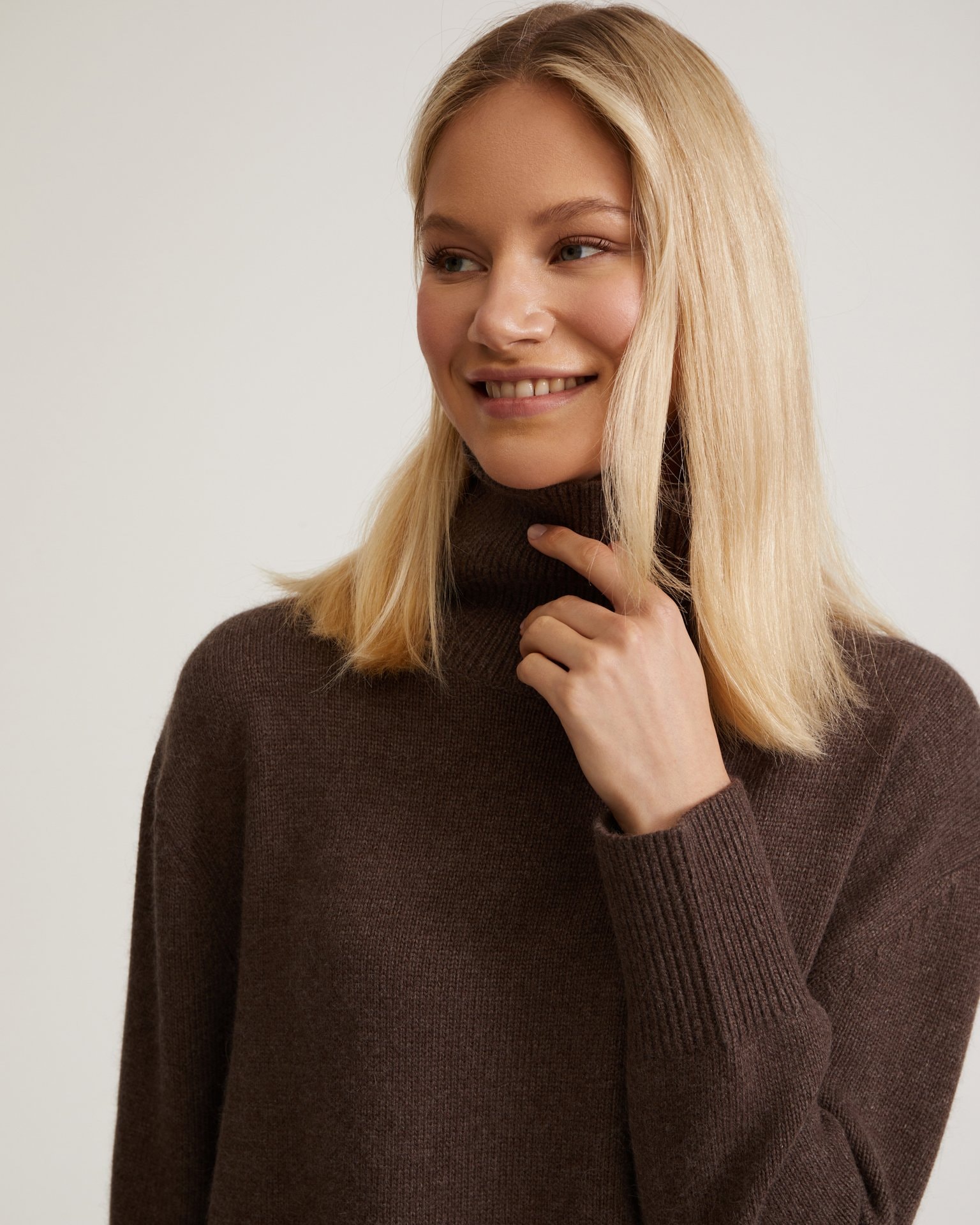 Knitted suit in chocolate brown, Brown — photo 9