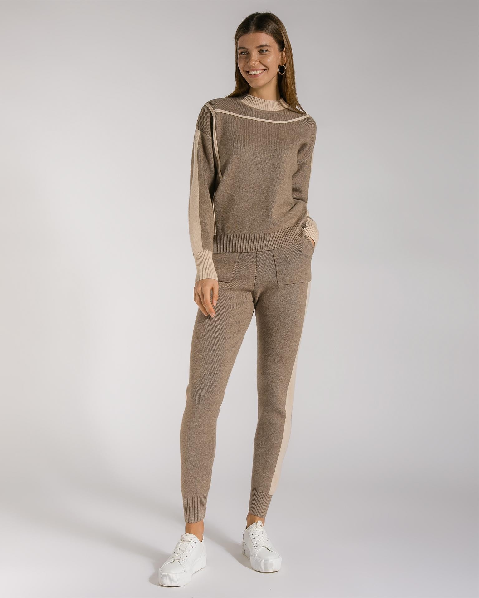 Stylish cashmere suit with contrasting panels, Brown