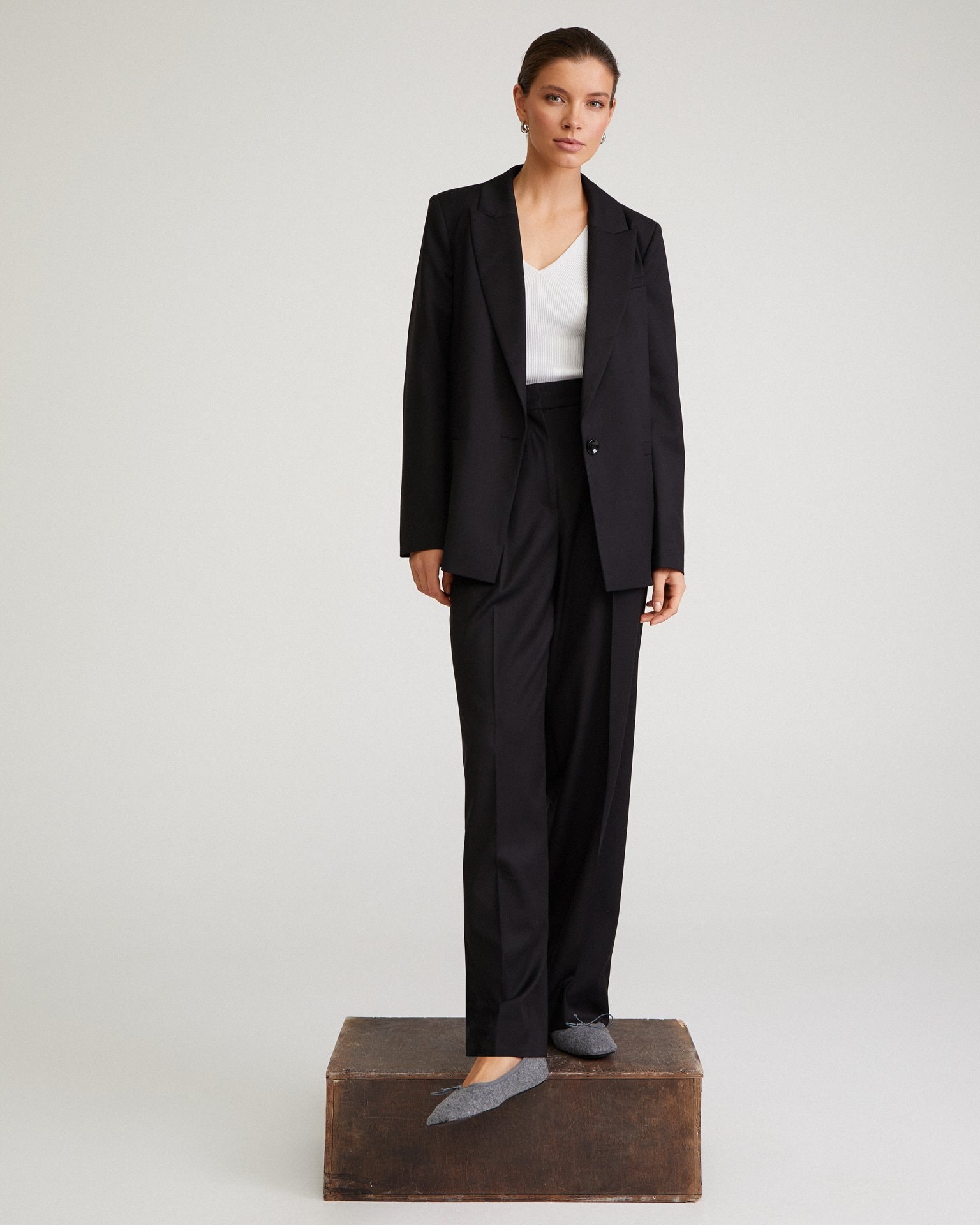 Straight-cut black jacket, Black