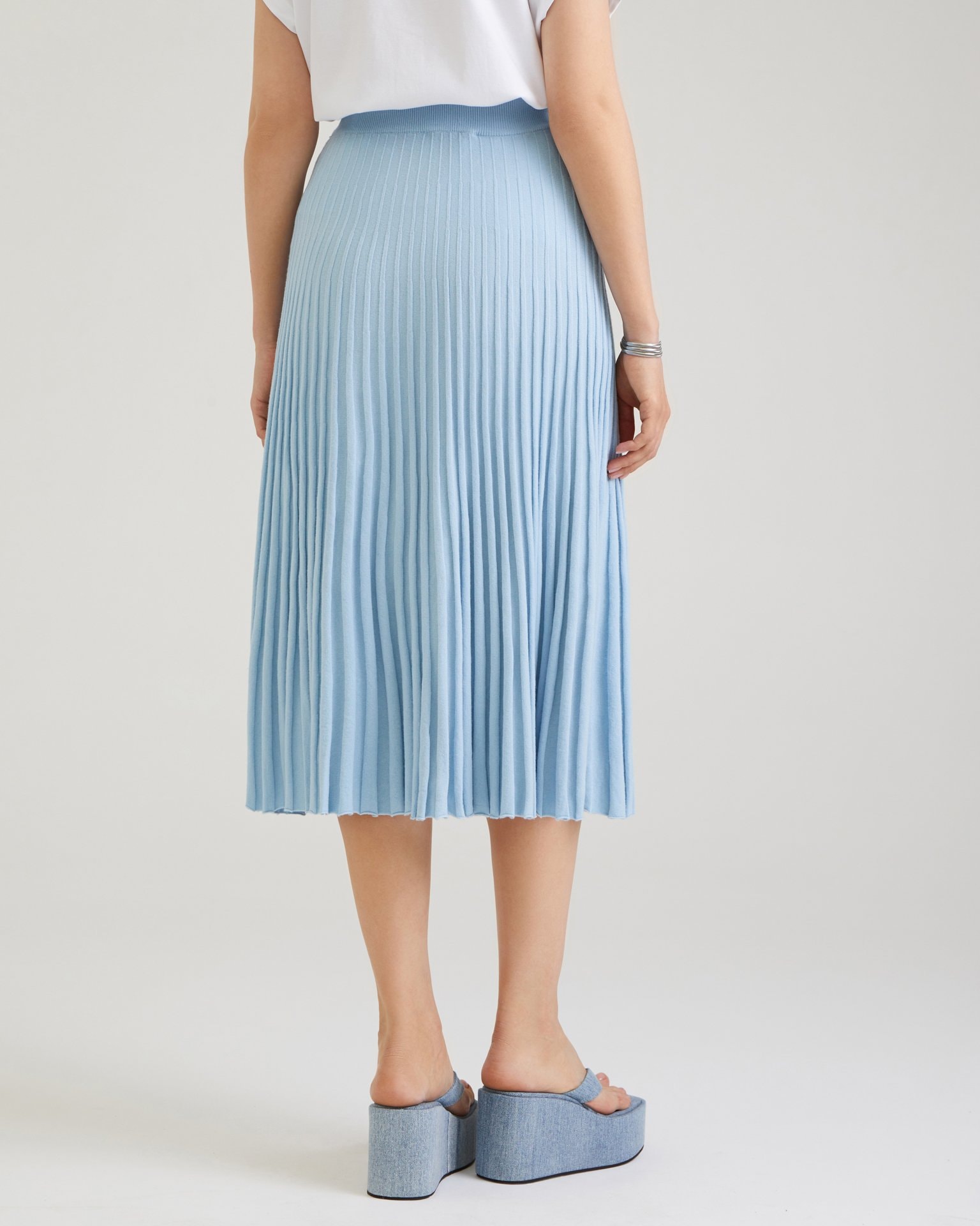 Pleated midi skirt in light blue, Blue — photo 6