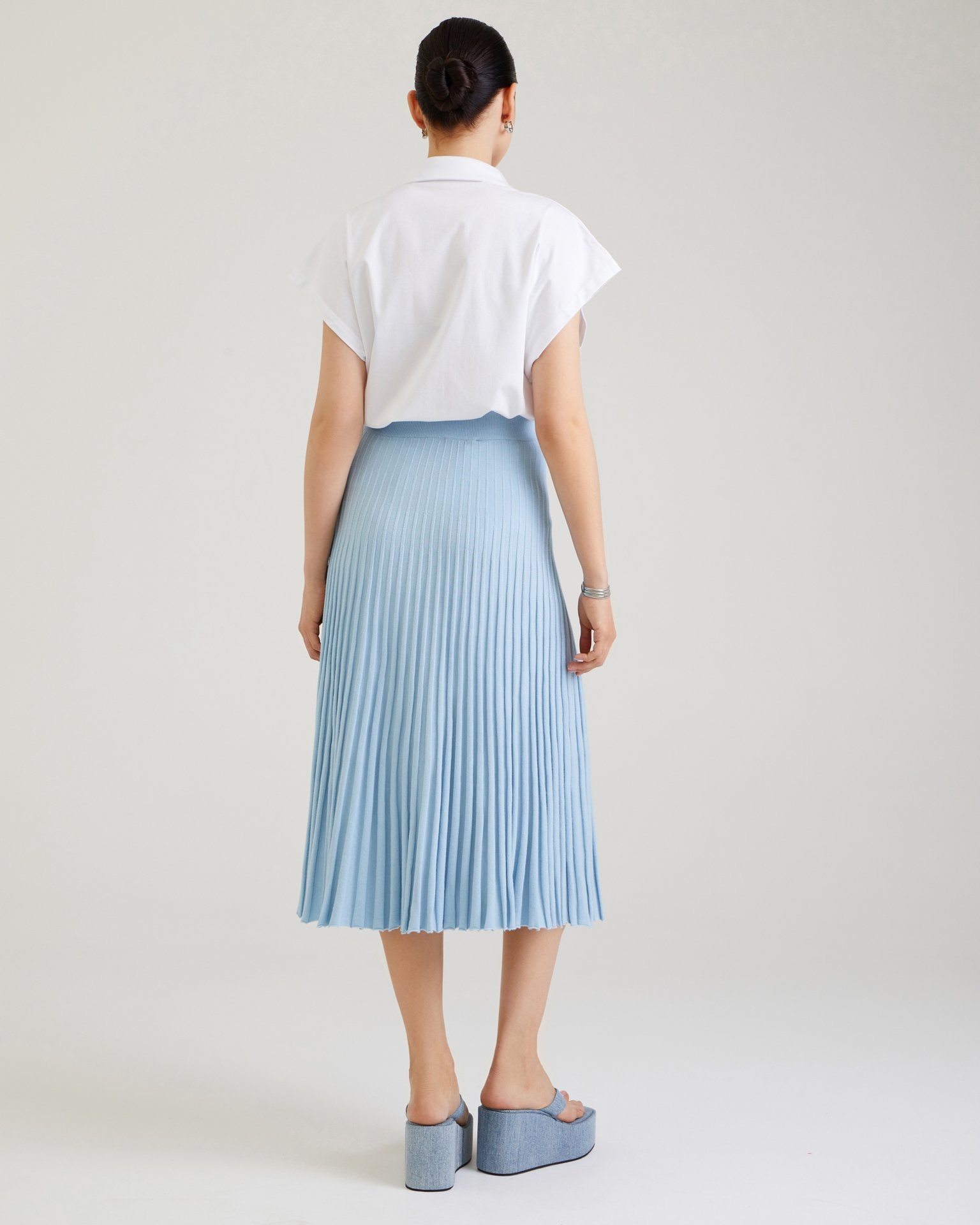 Pleated midi skirt in light blue, Blue — photo 3