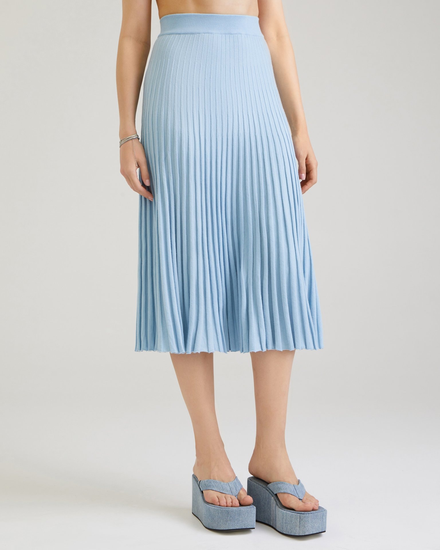 Pleated midi skirt in light blue, Blue — photo 5