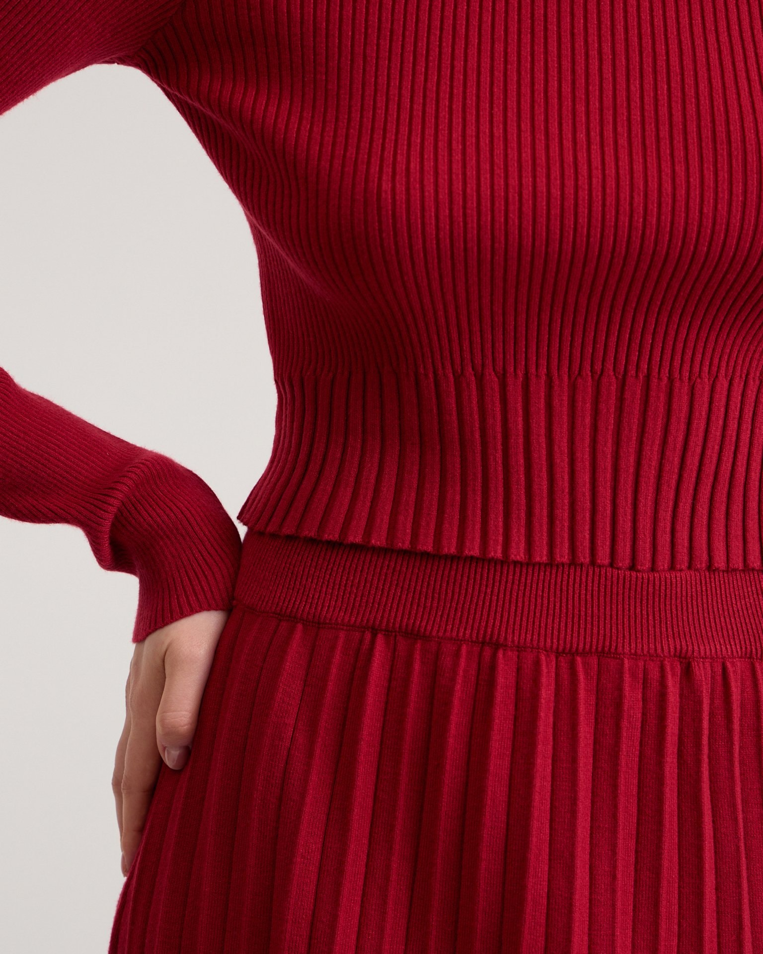 A cropped red jumper, Red — photo 11