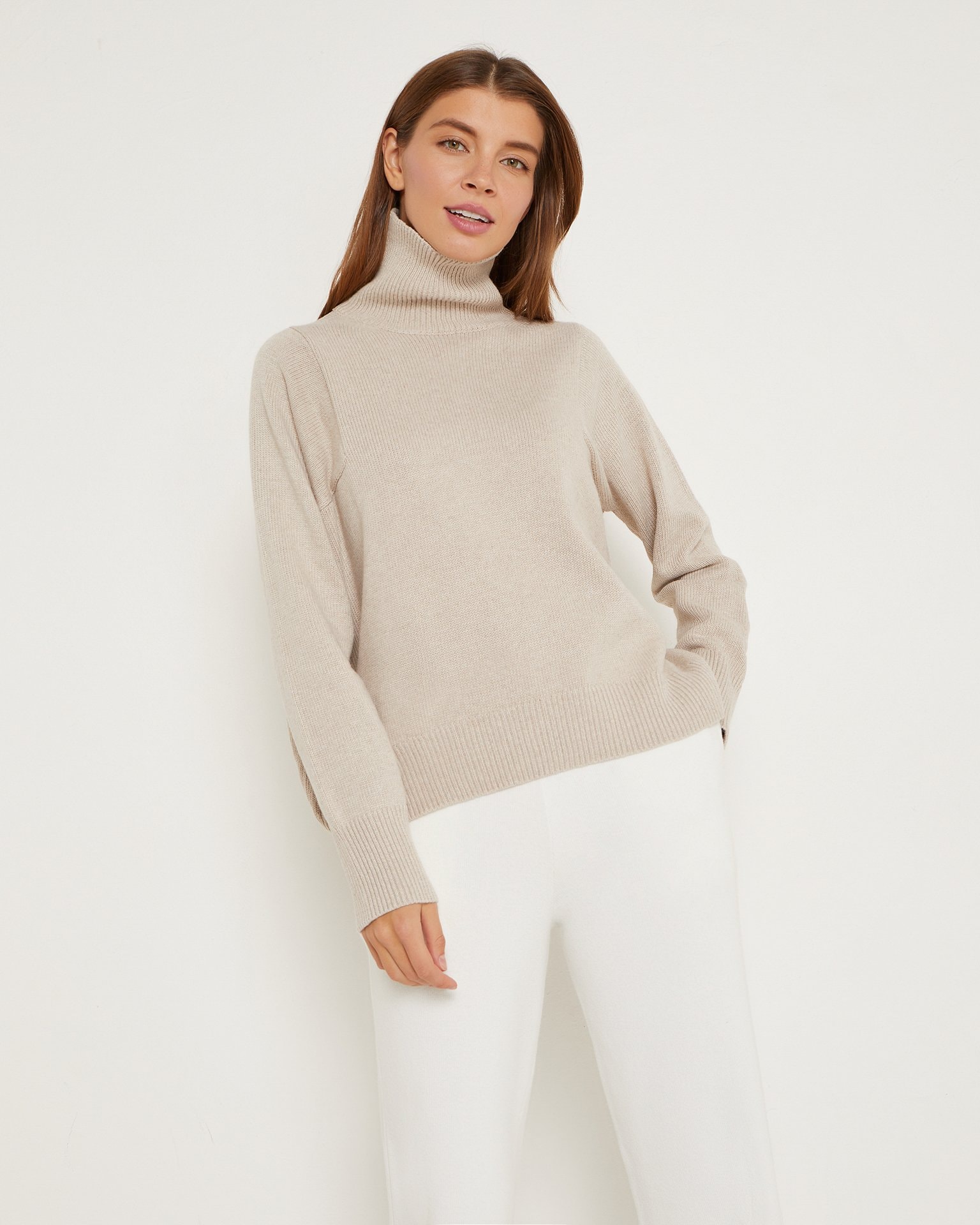 A basic turtleneck jumper in beige, Beige