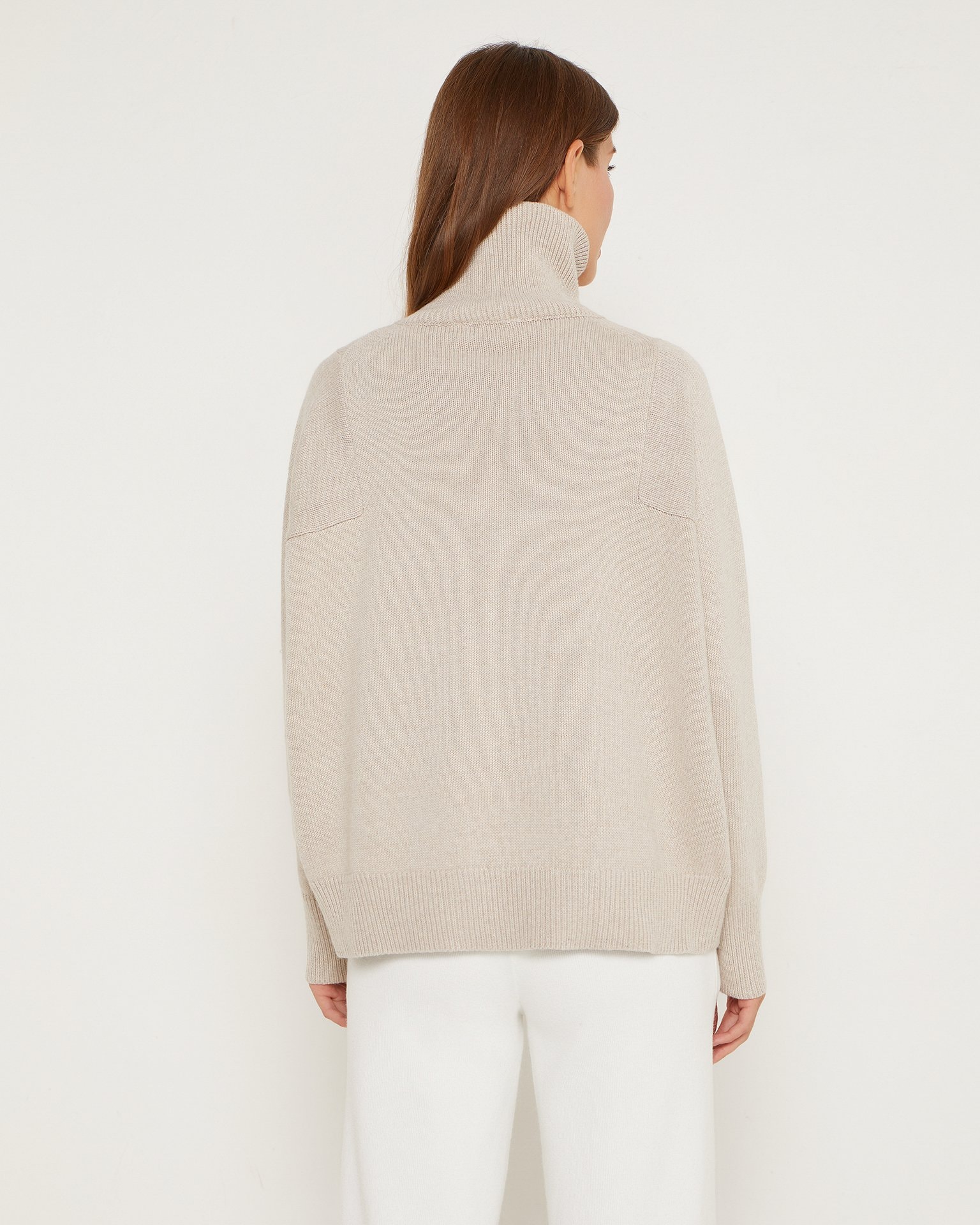A basic turtleneck jumper in beige, Beige — photo 4