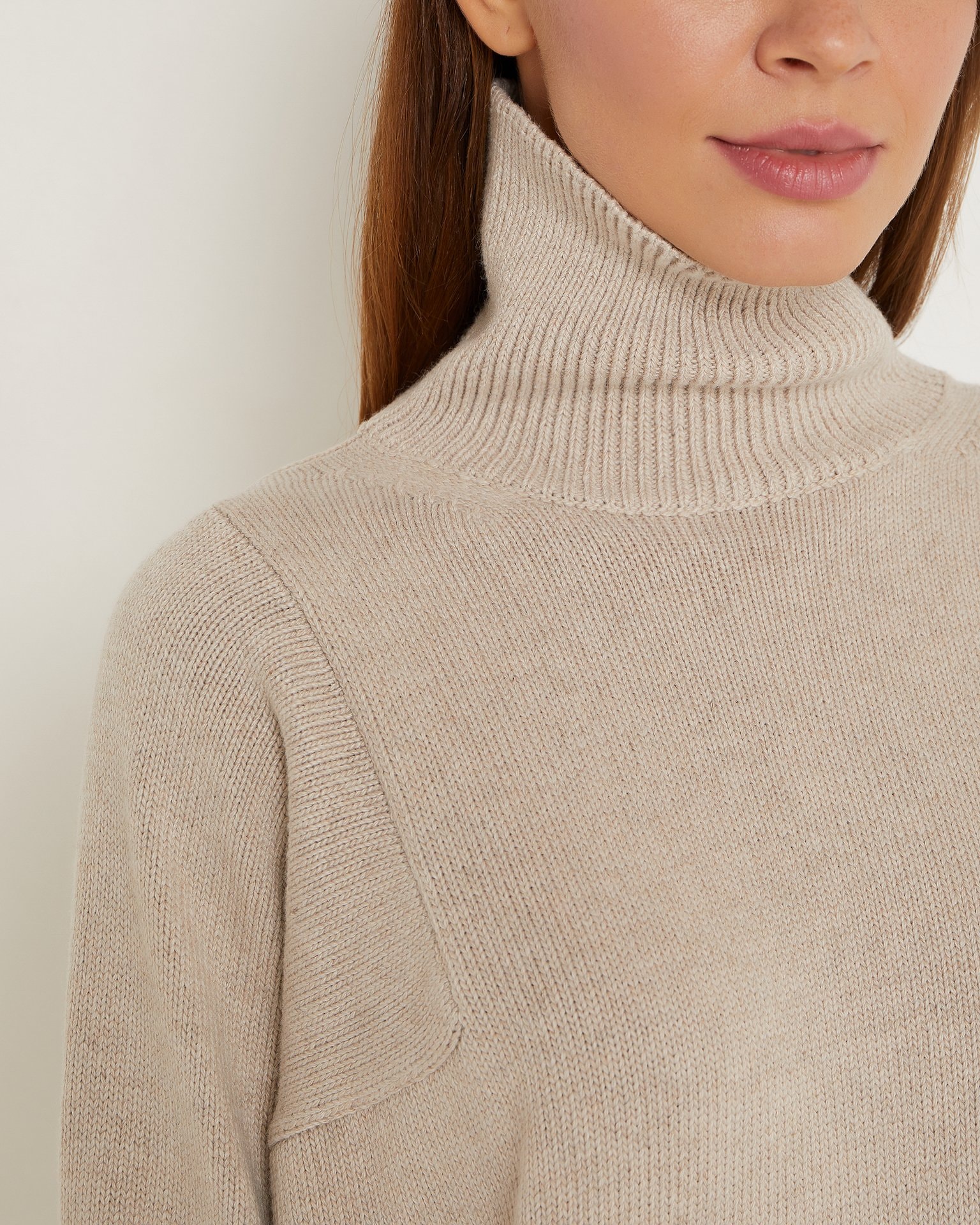 A basic turtleneck jumper in beige, Beige — photo 5