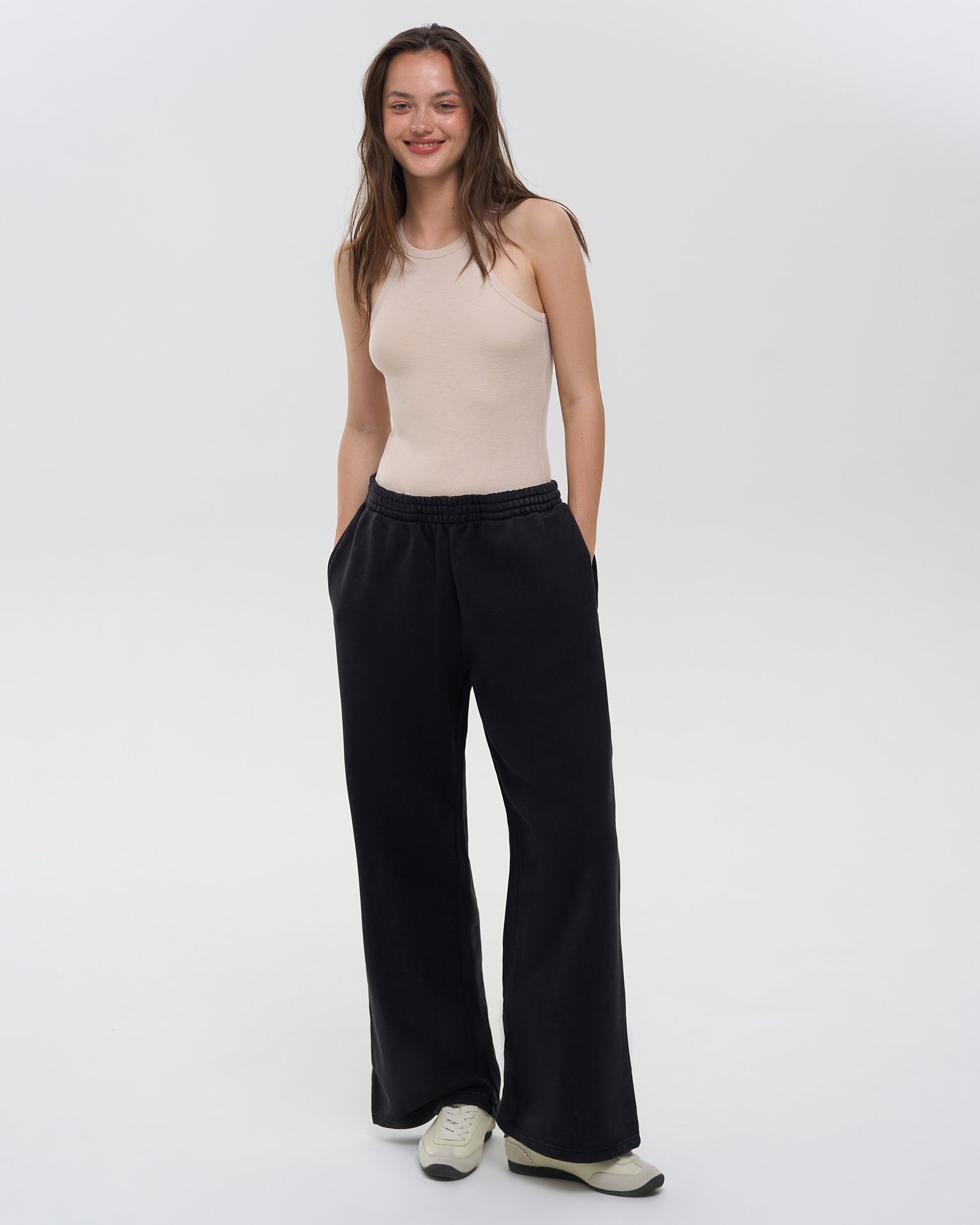 Sporty trousers with pockets, Black