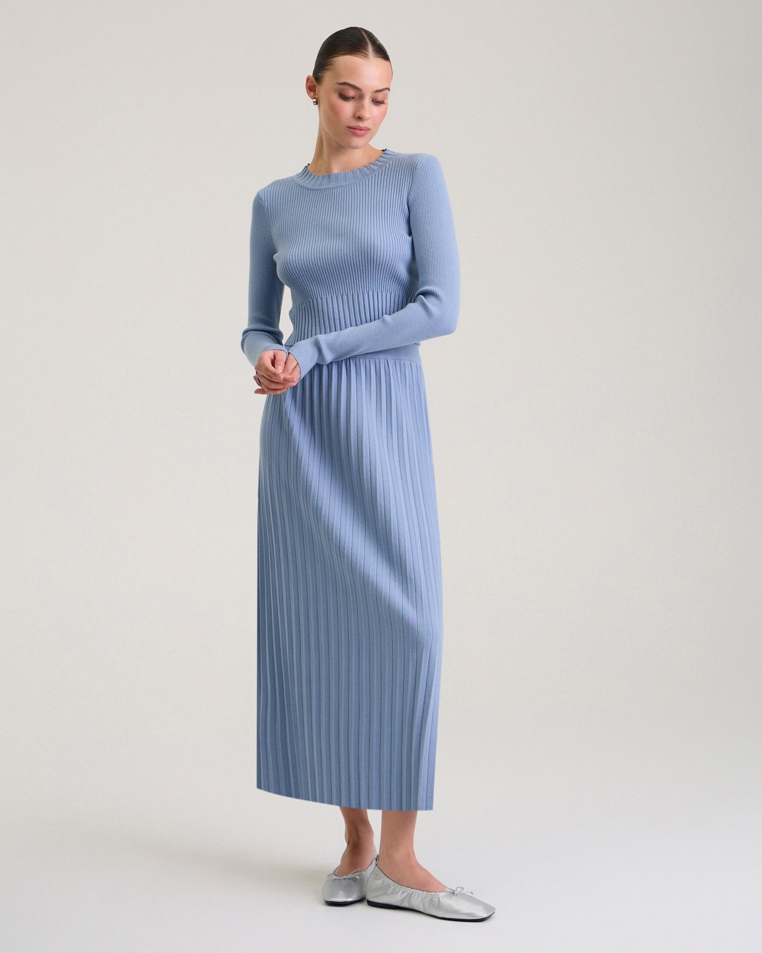 Blue pleated skirt, Azure