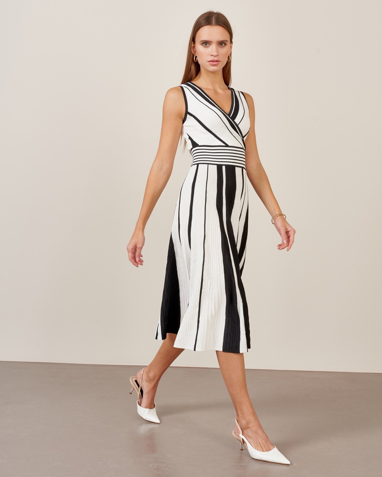 A dress in a black-and-white palette, Black and White