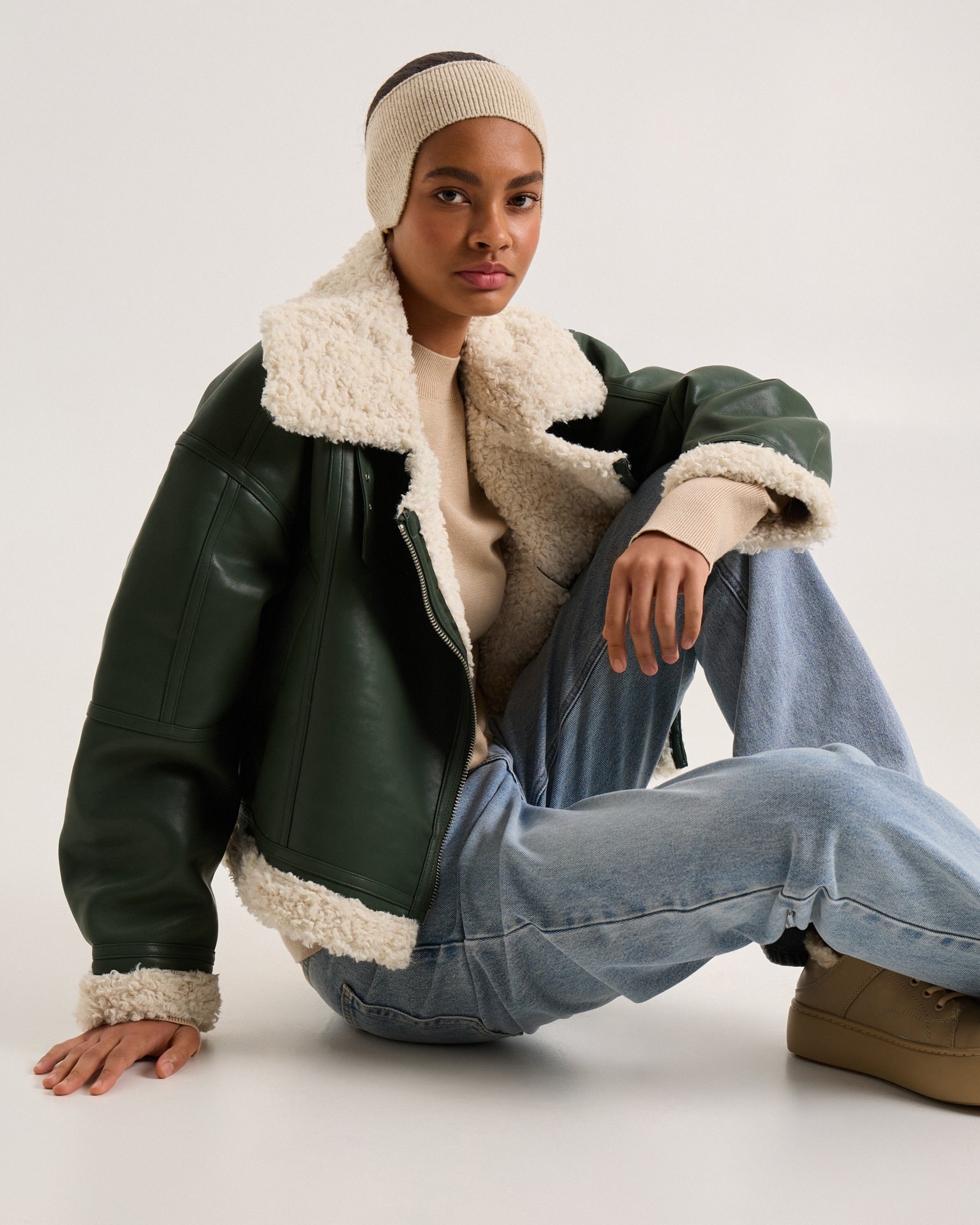 Insulated suede coat in emerald, Green — photo 11